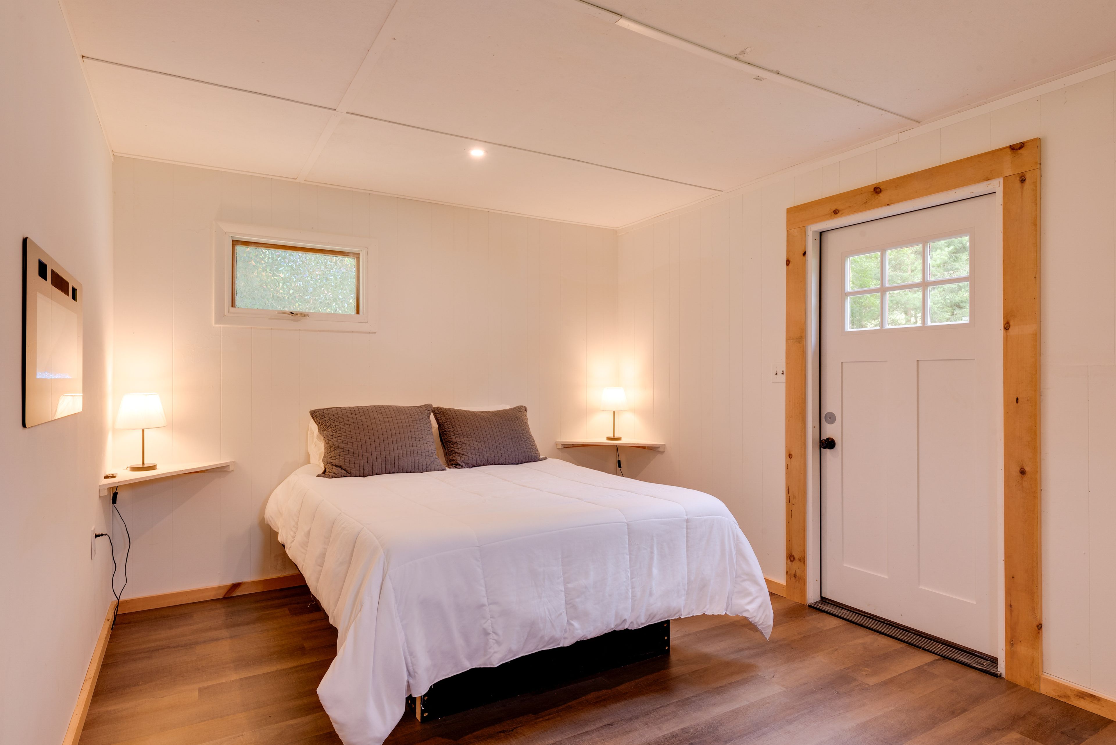 Bedroom 2 | Queen Bed | LED Fireplace