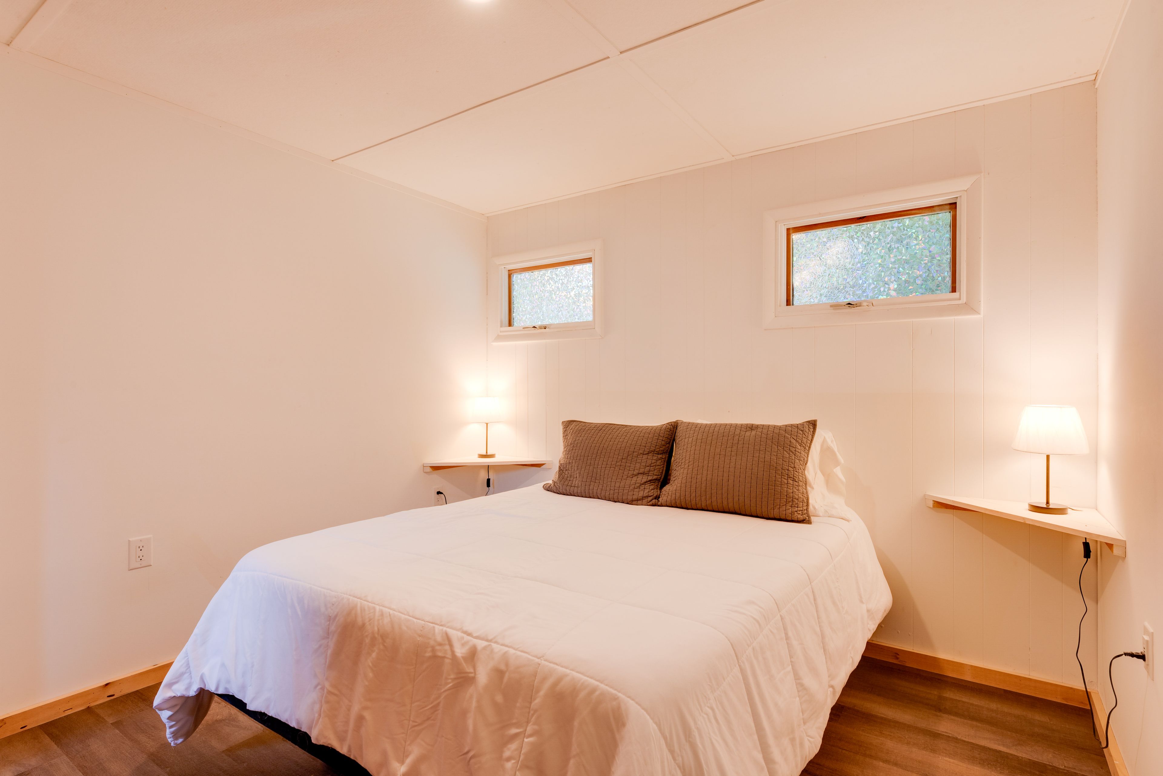 Bedroom 1 | Queen Bed