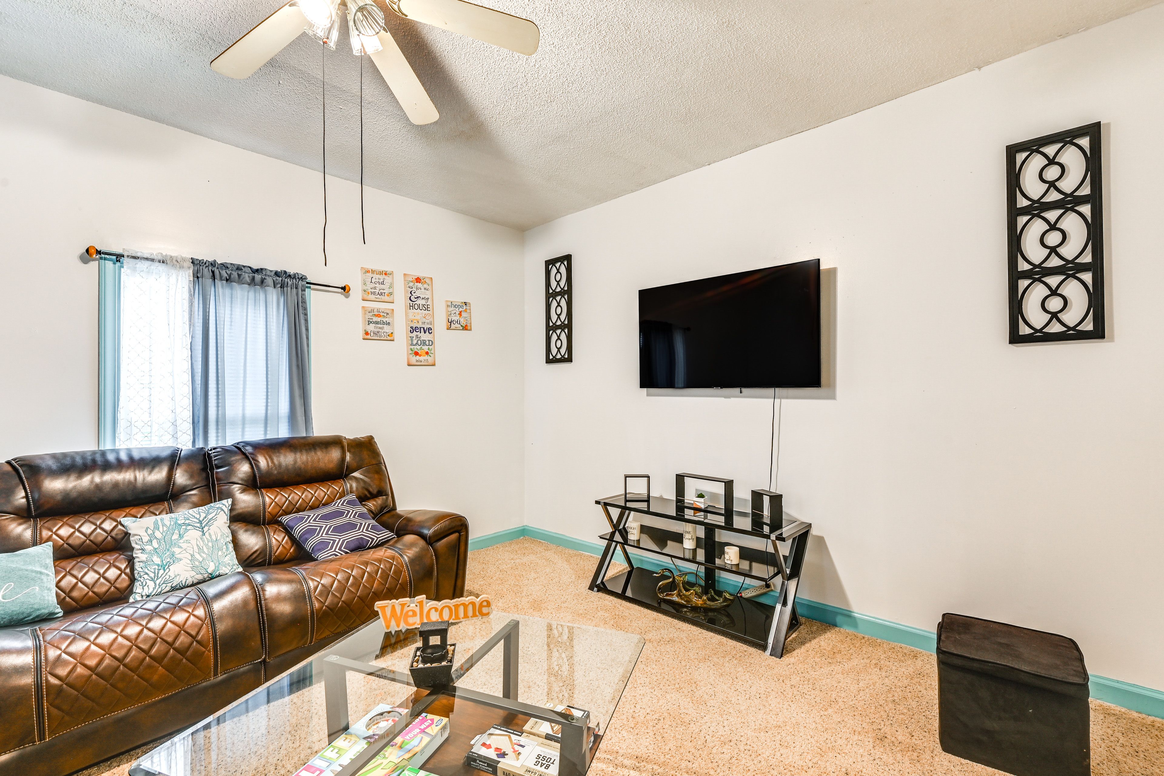 Living Room | Free WiFi | Smart TV | Single-Story Home