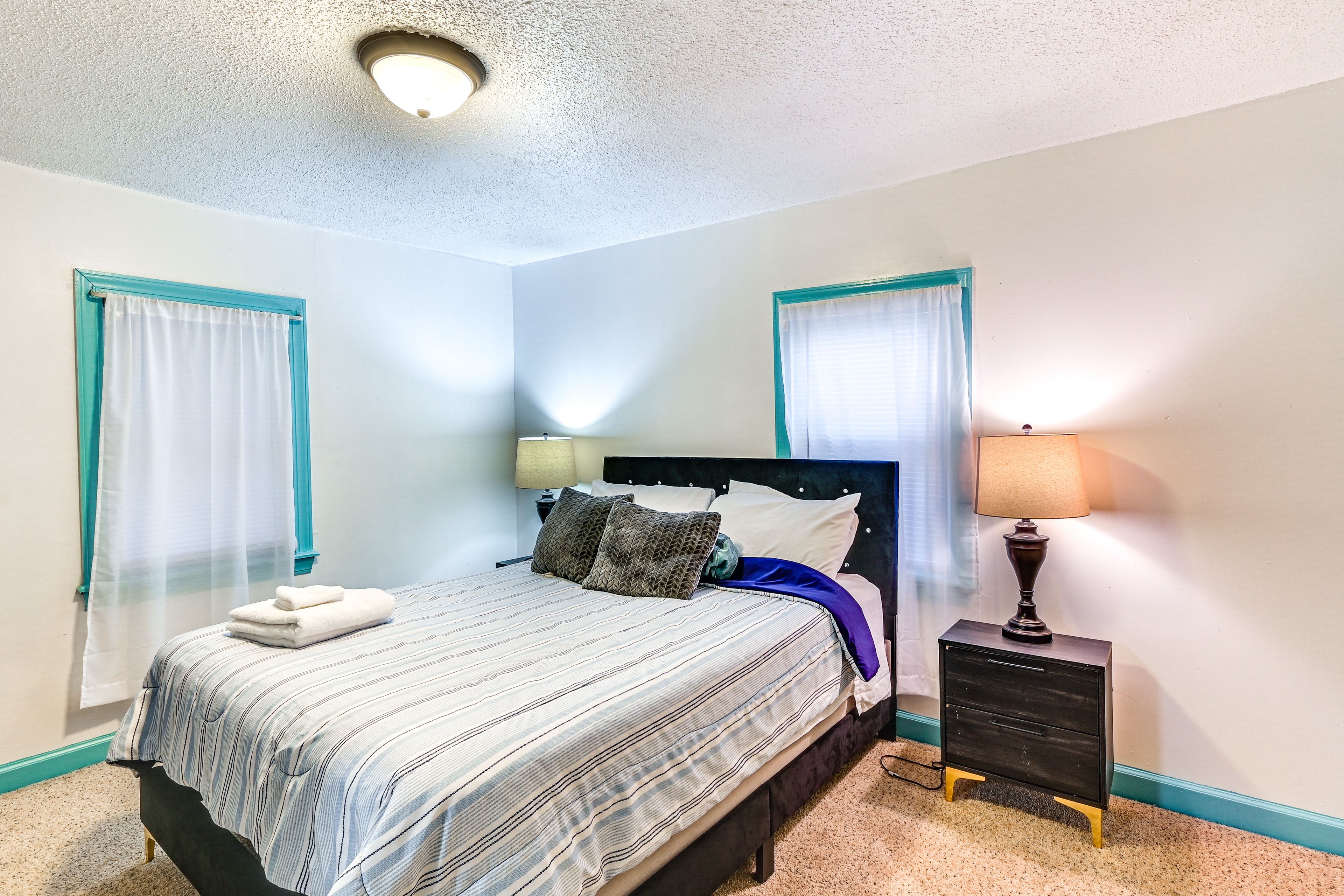 Bedroom 2 | Queen Bed