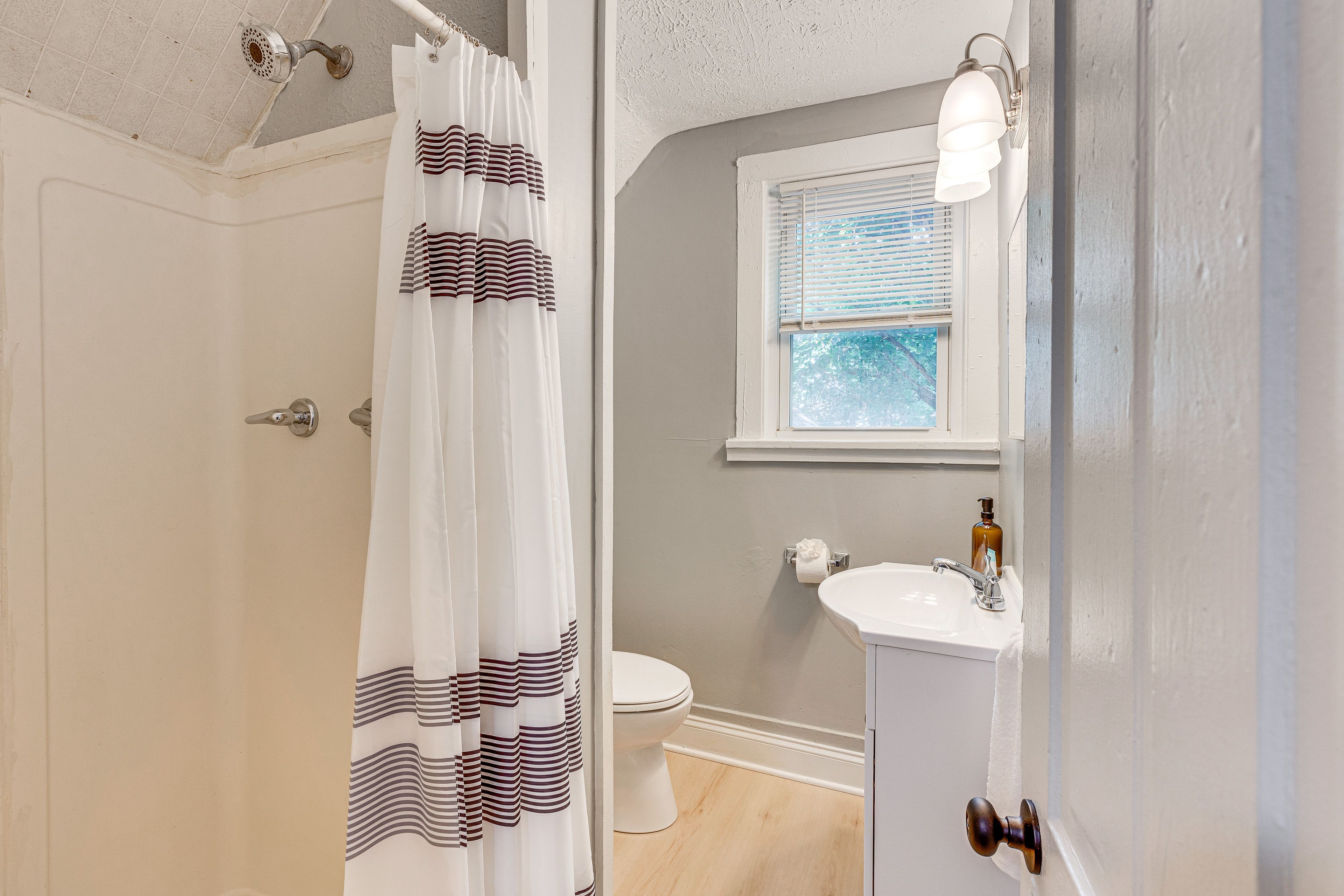 Full Bathroom | 2nd Floor |