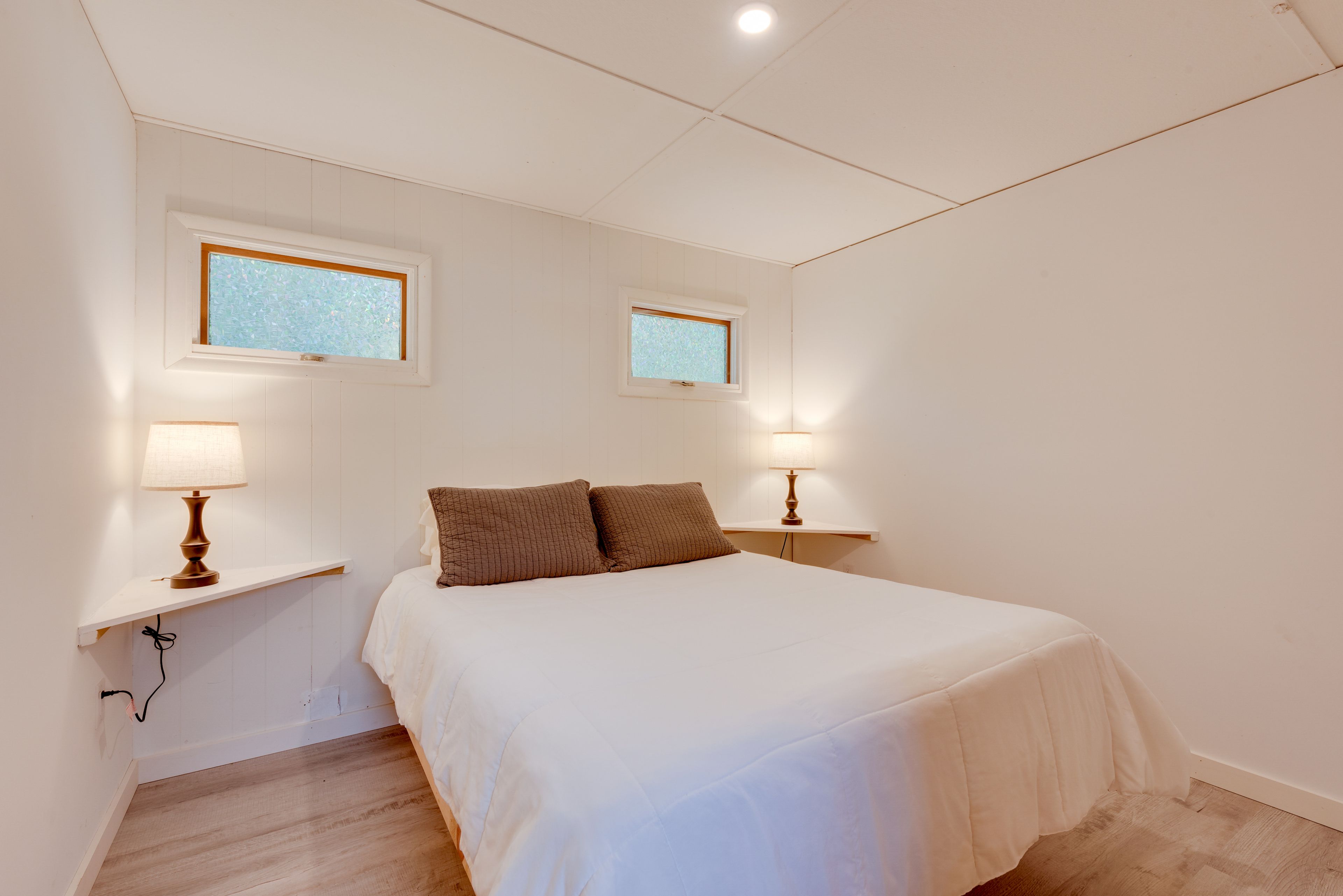 Bedroom 1 | Queen Bed