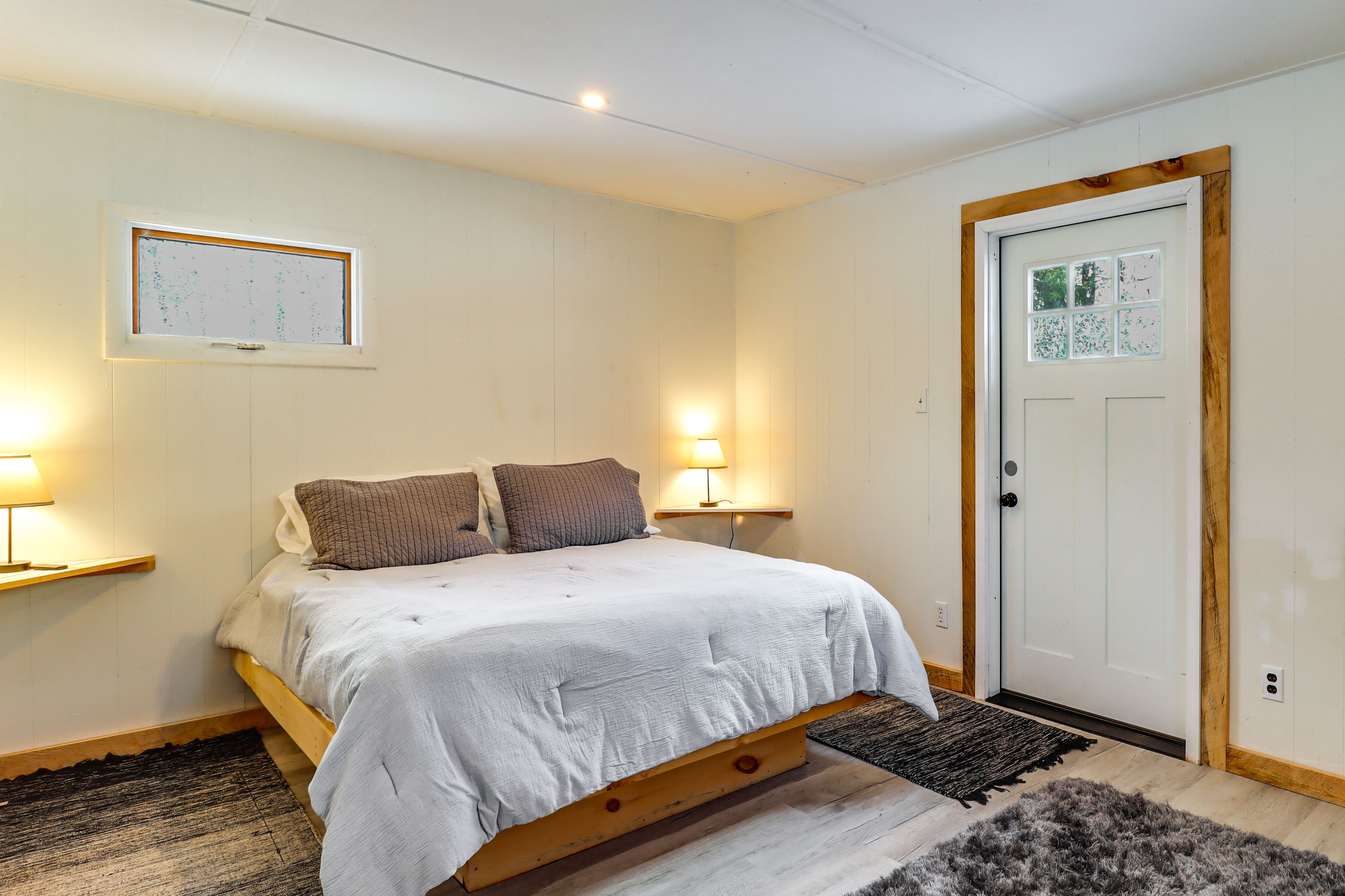 Bedroom 2 | Queen Bed | LED Fireplace