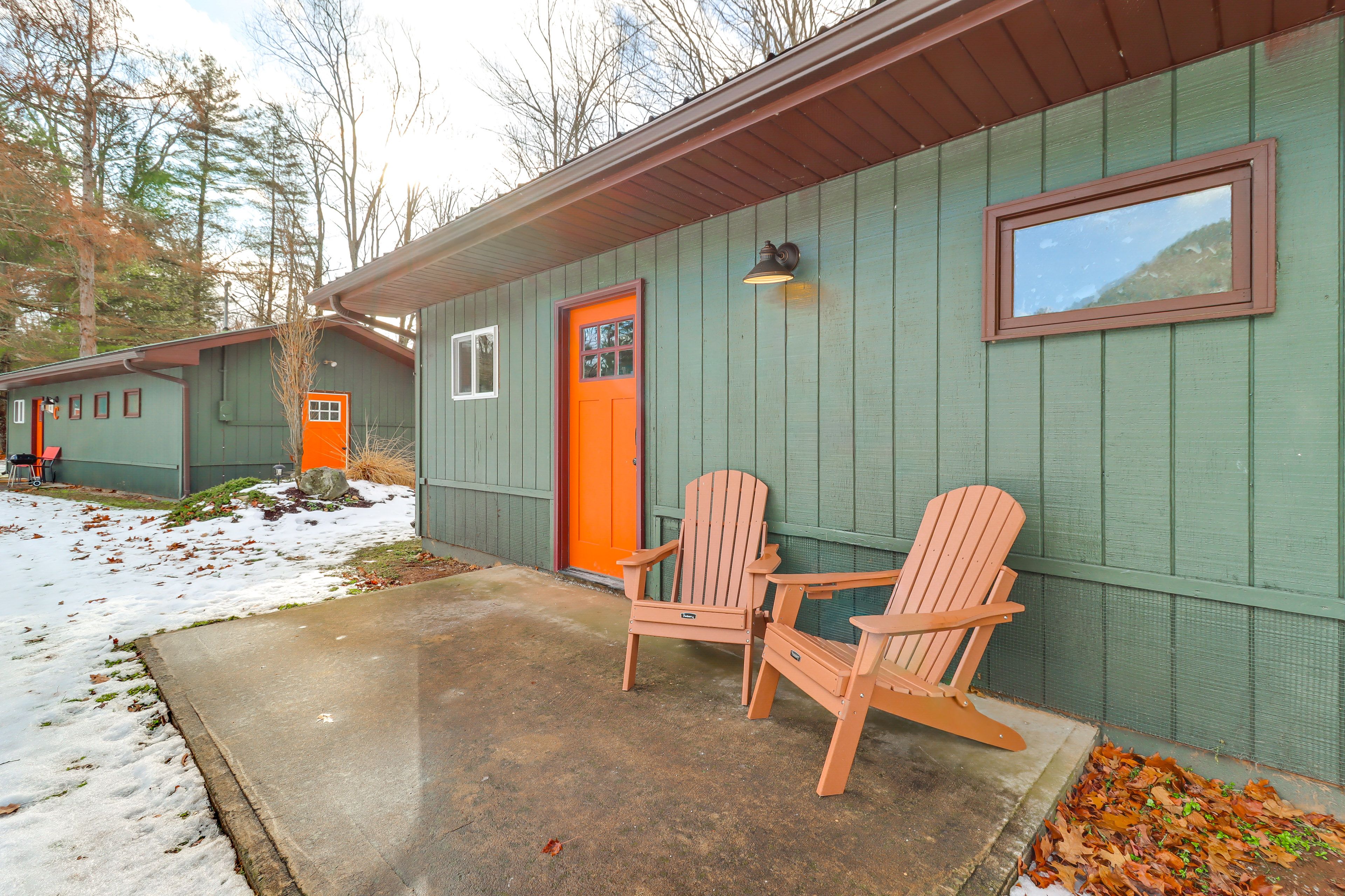 Front Patio | Charcoal Grill | Single-Story Cabin