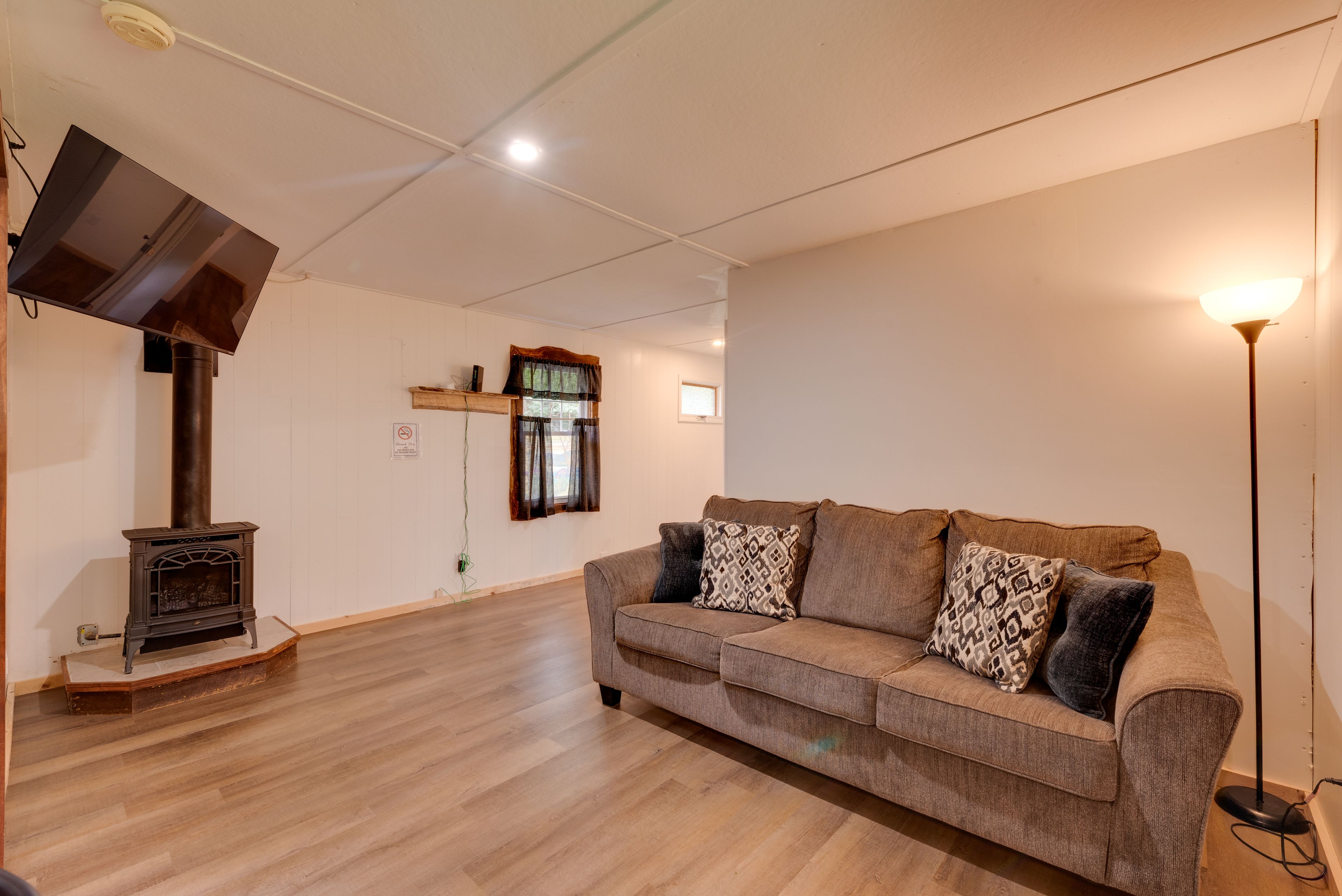 Living Room | Gas Fireplace | Queen Sleeper Sofa | Single-Story Cabin