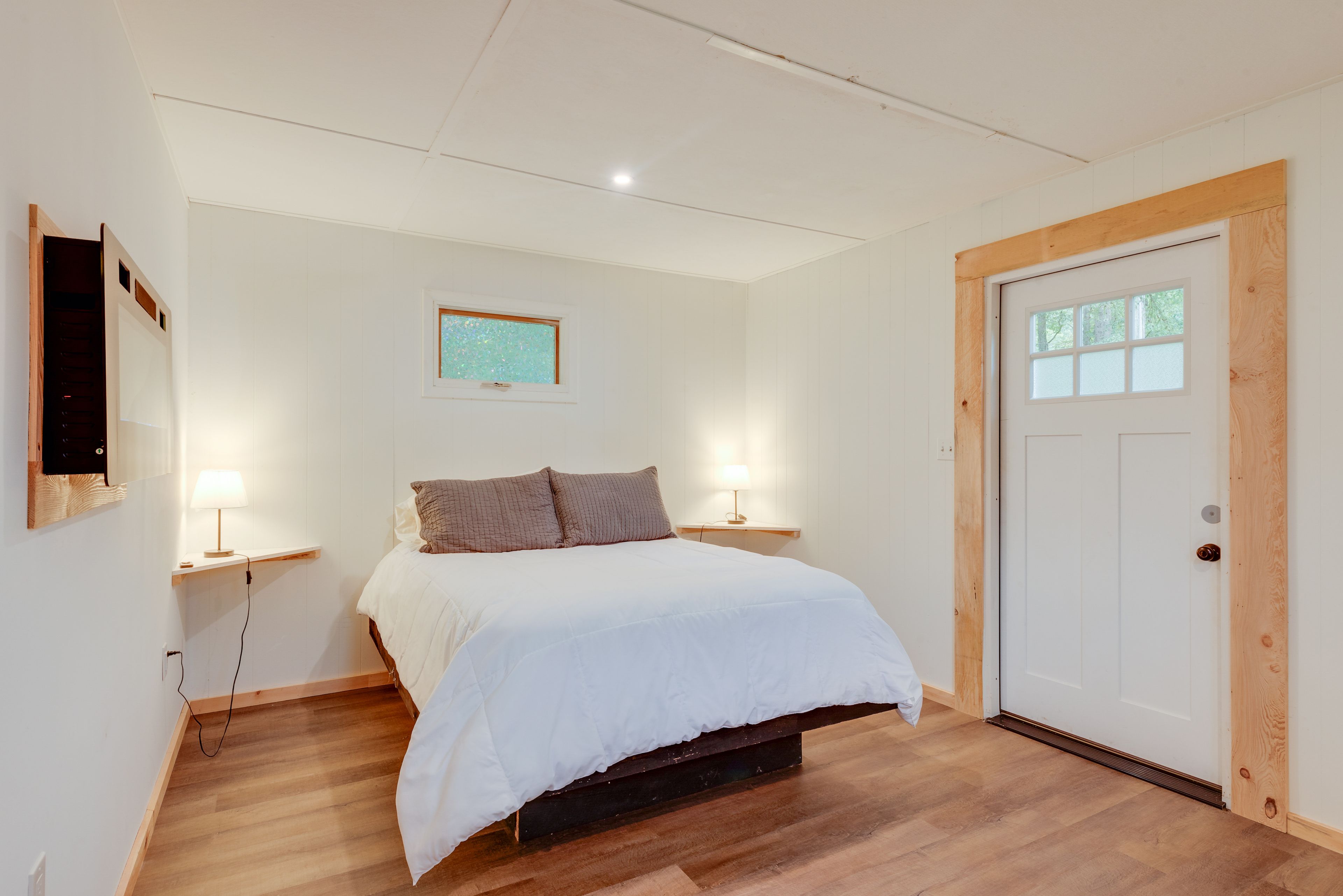 Bedroom 2 | Queen Bed | LED Fireplace