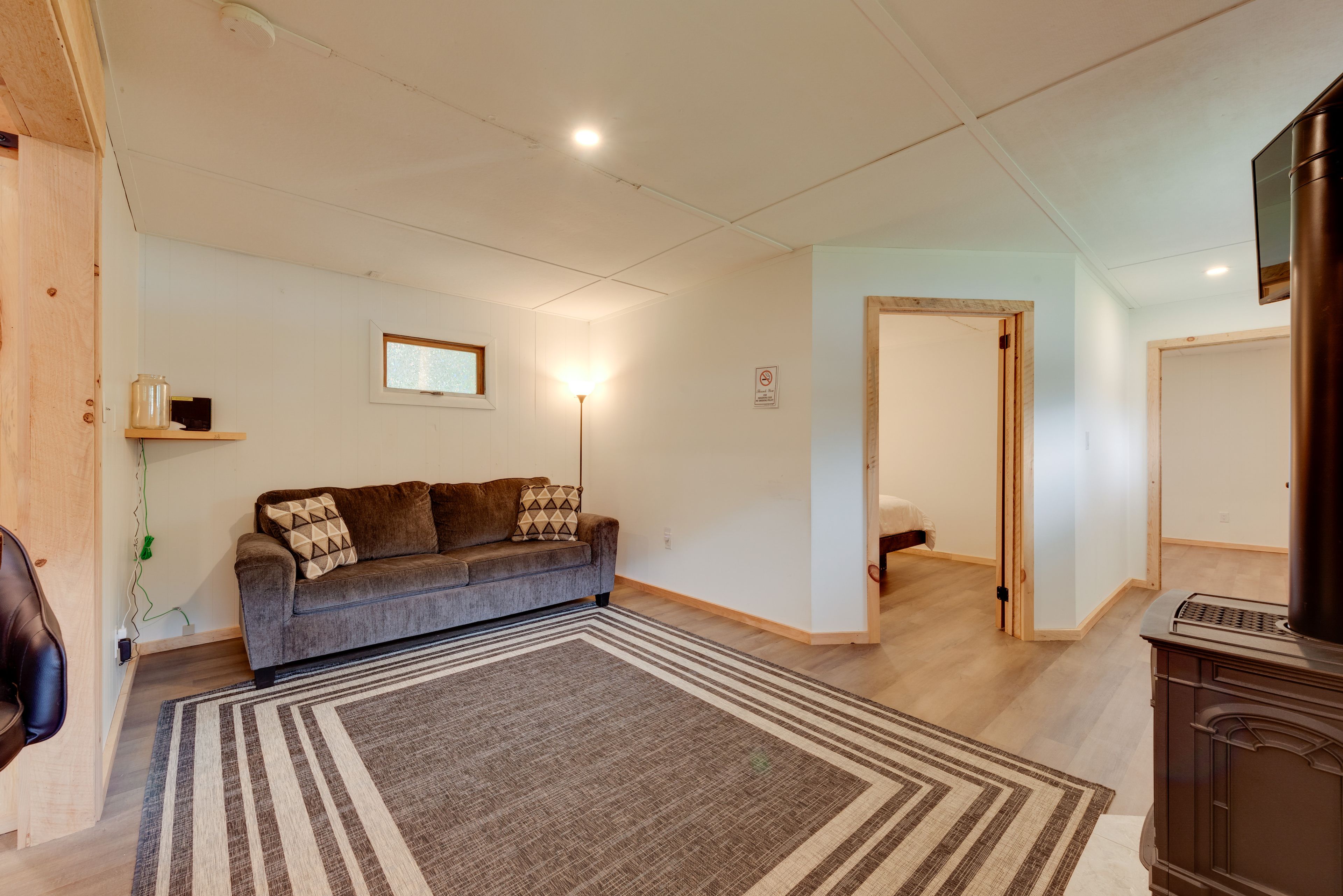 Living Room | Queen Sleeper Sofa | Free WiFi | Gas Fireplace | Smart TV