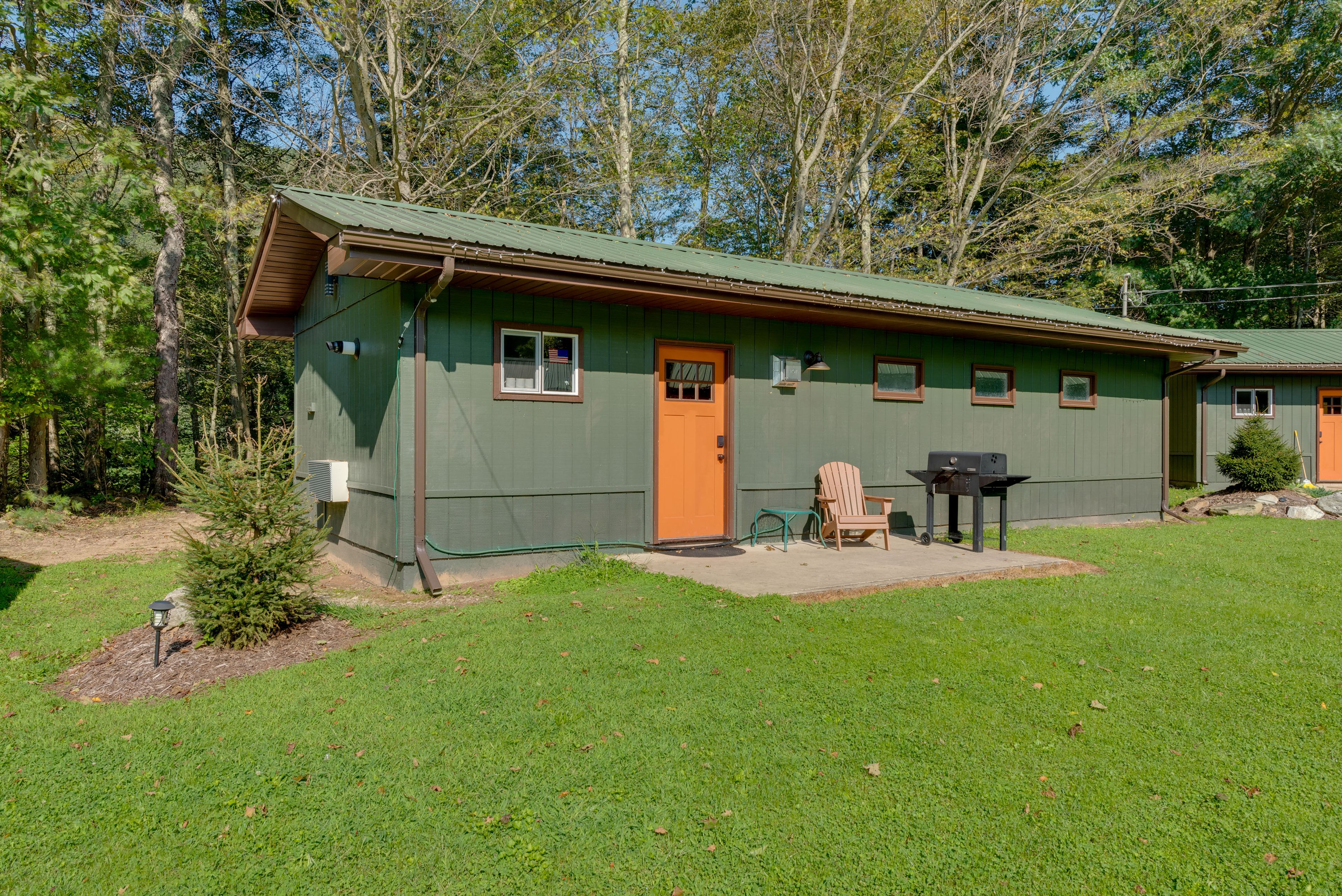 Hillsgrove Vacation Rental | 2BR | 1BA | 1 Small Step to Enter | 640 Sq Ft
