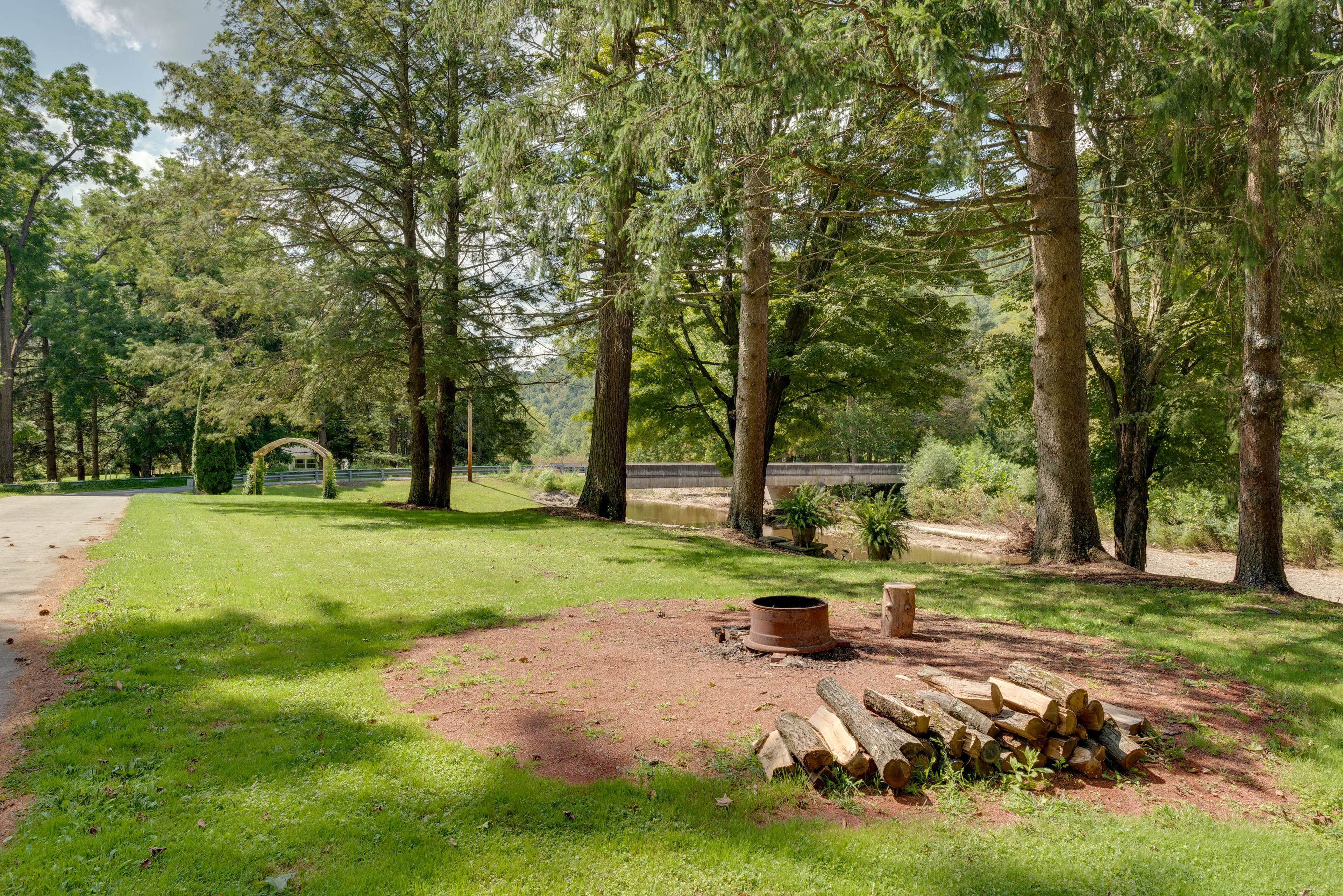 Private Yard | Wood-Burning Fire Pit