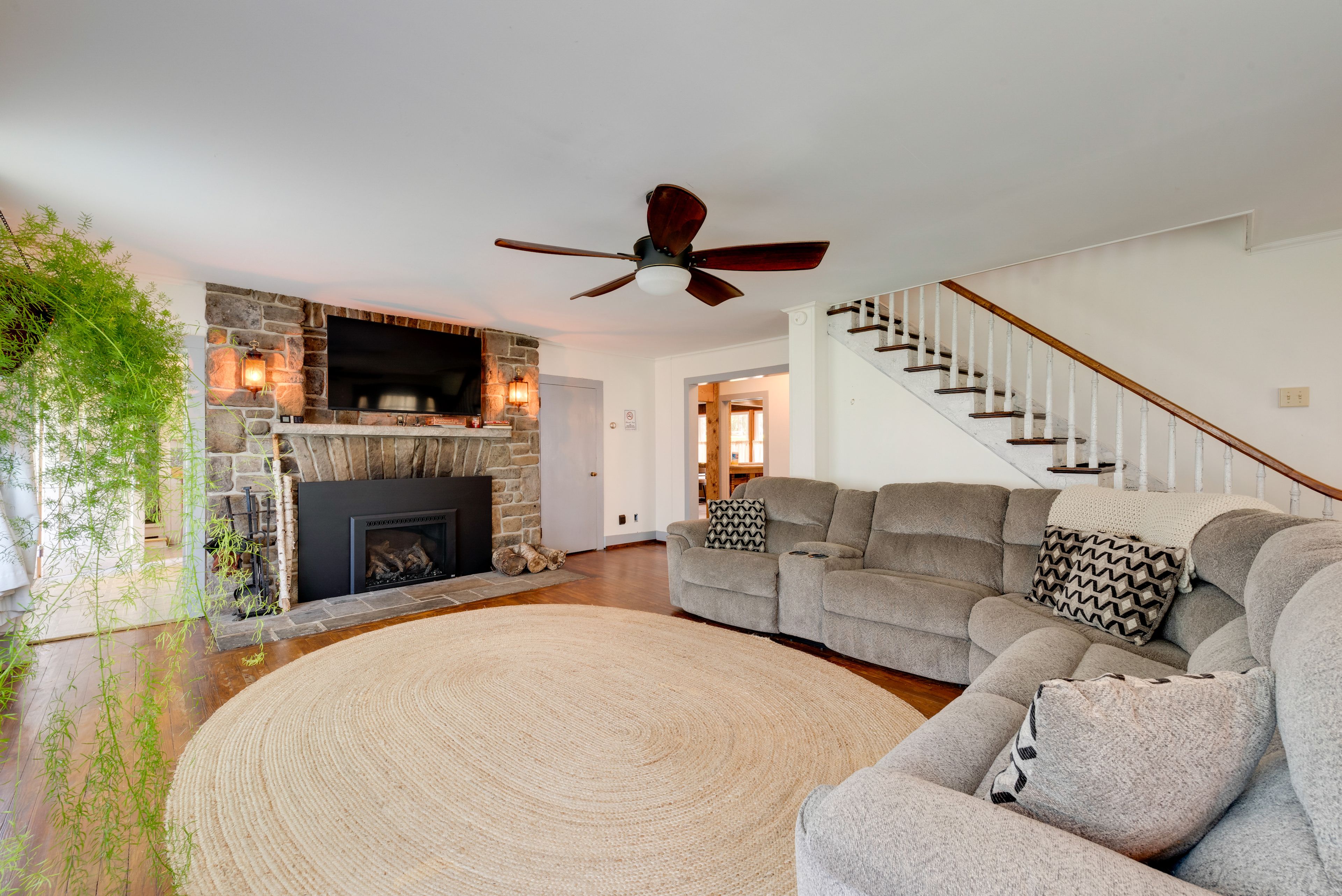 Living Room | 1st Floor | Gas Fireplace | Smart TV | Free WiFi