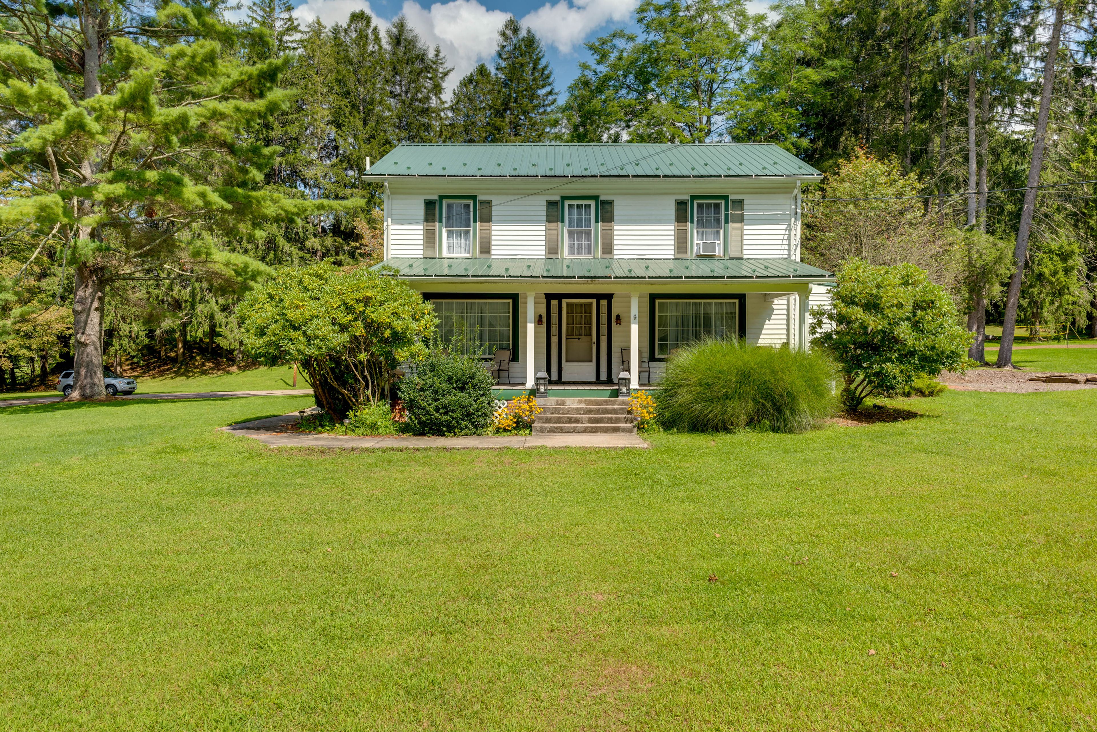 Hillsgrove Vacation Rental | 4BR | 4BA | Steps to Enter | 3,000 Sq Ft