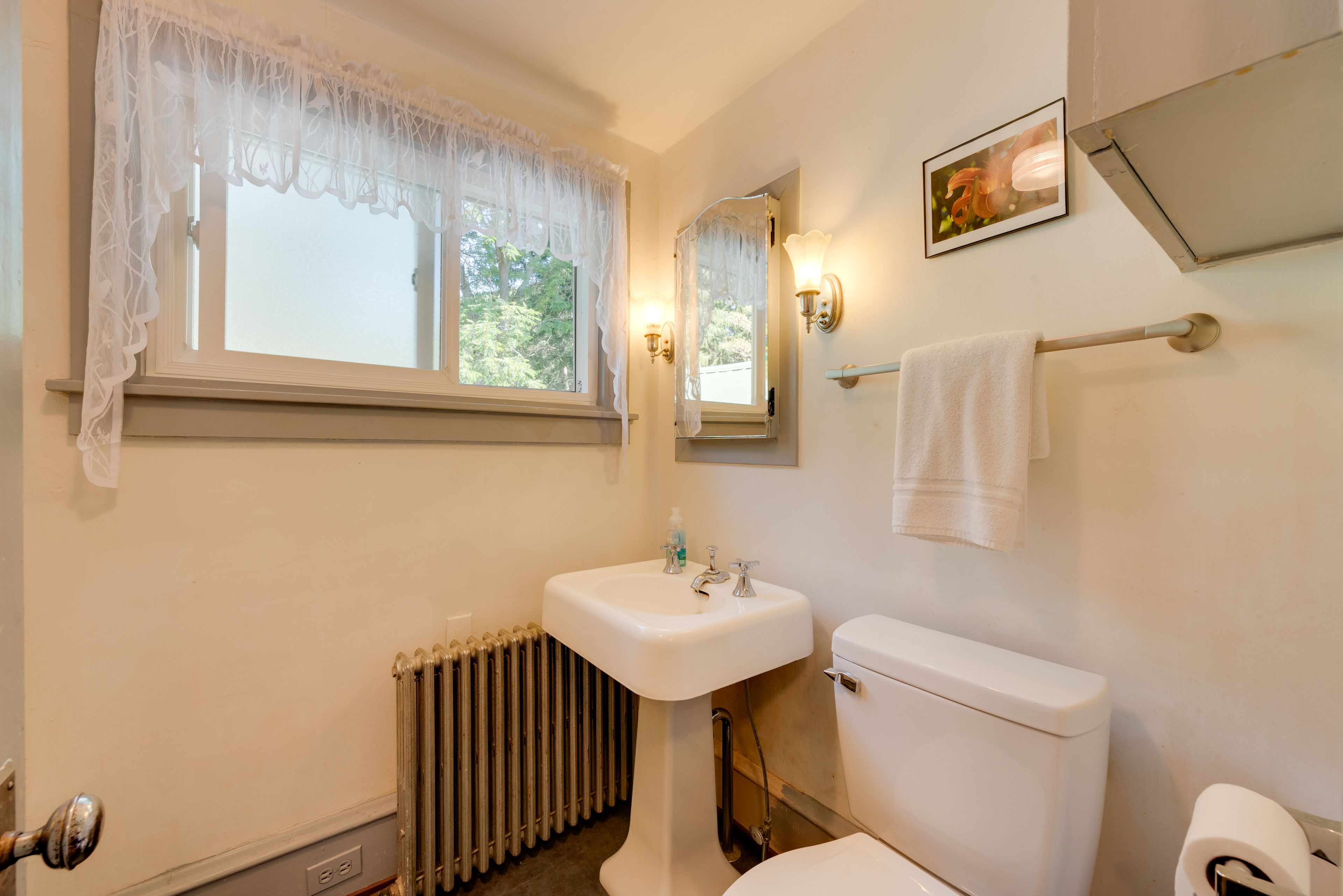 Full Bathroom | 2nd Floor