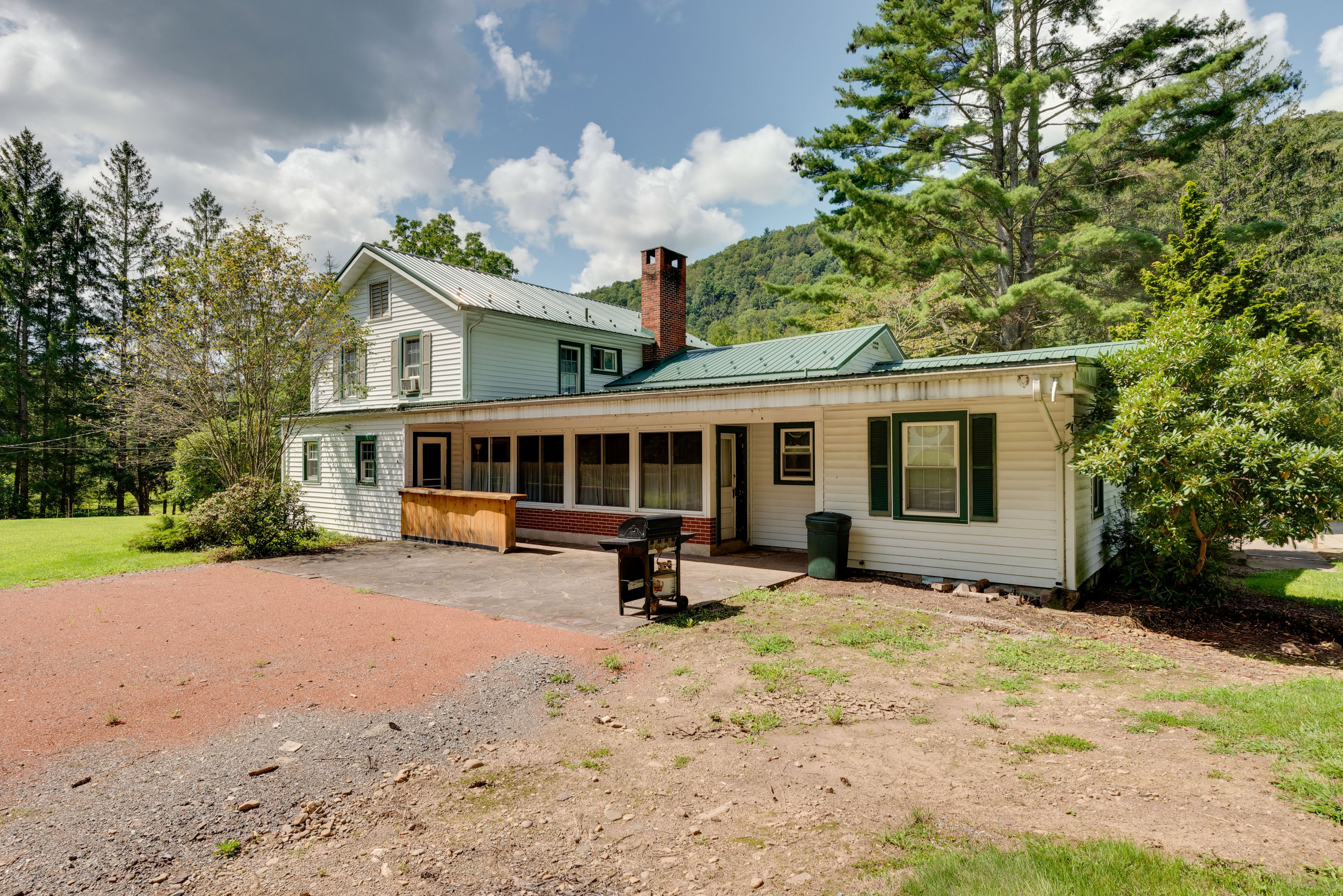 Home Exterior | Back Patio | Gas Grill