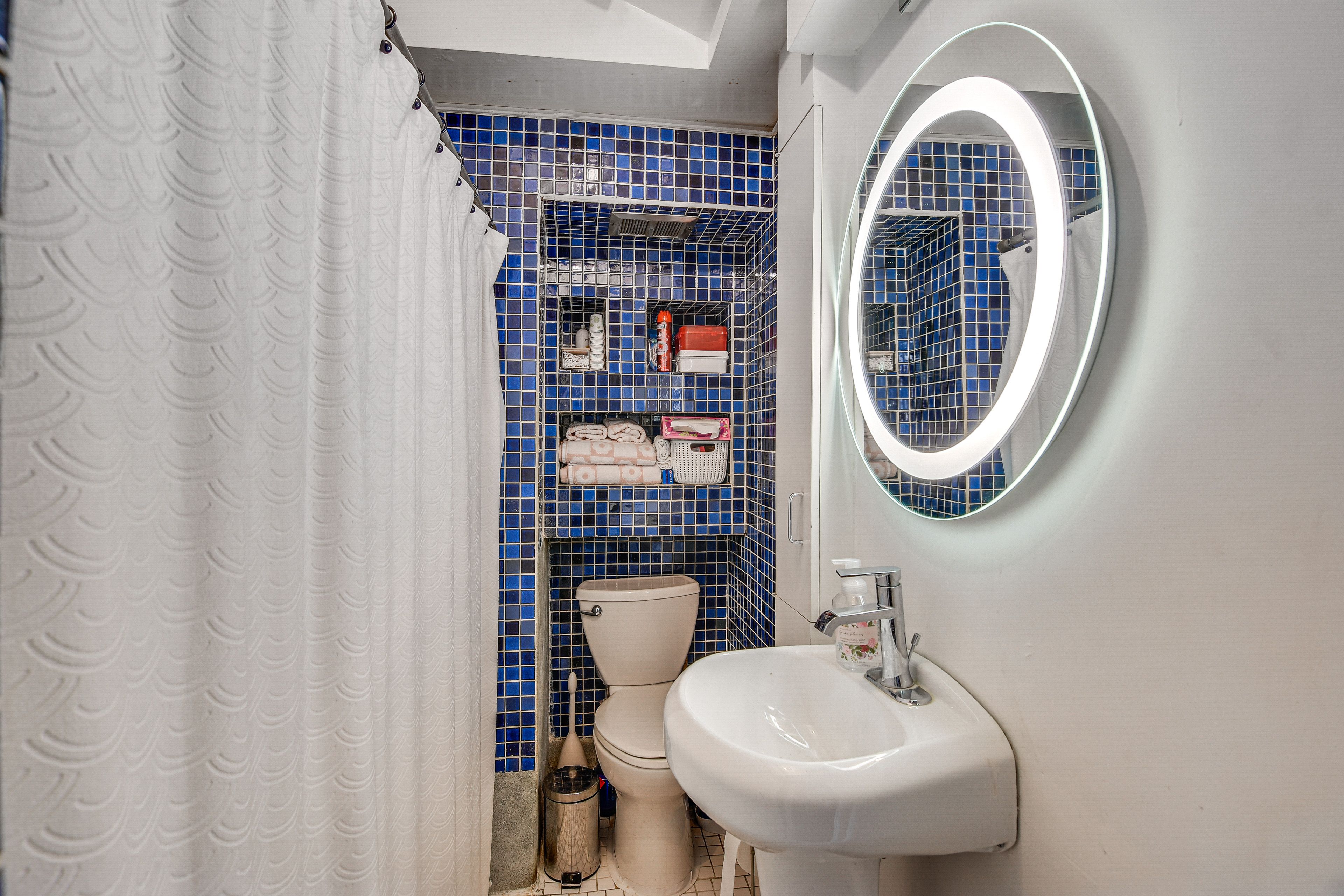 Bathroom | Complimentary Toiletries | Towels Provided