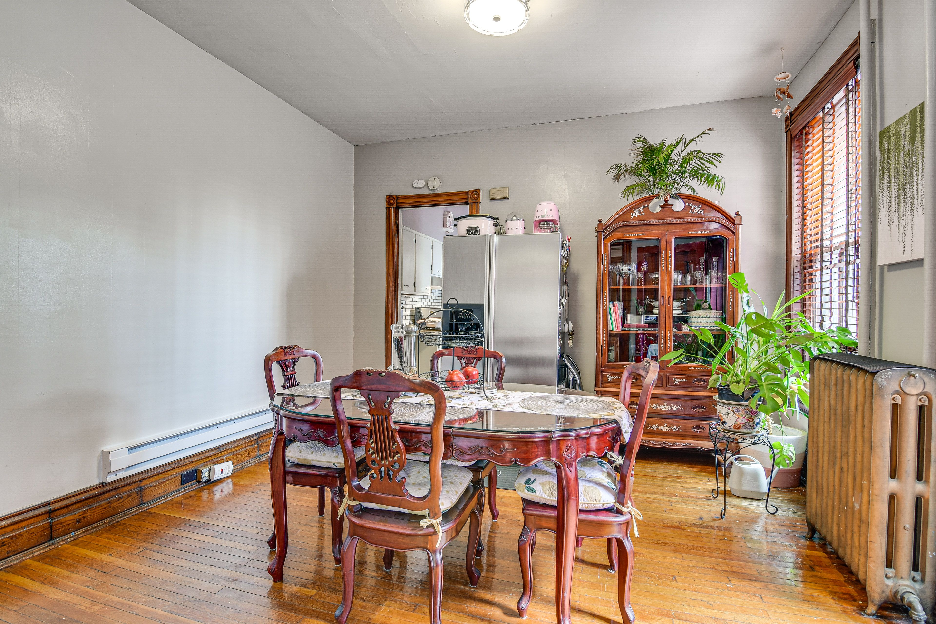 Dining Area | Dishware/Flatware Provided