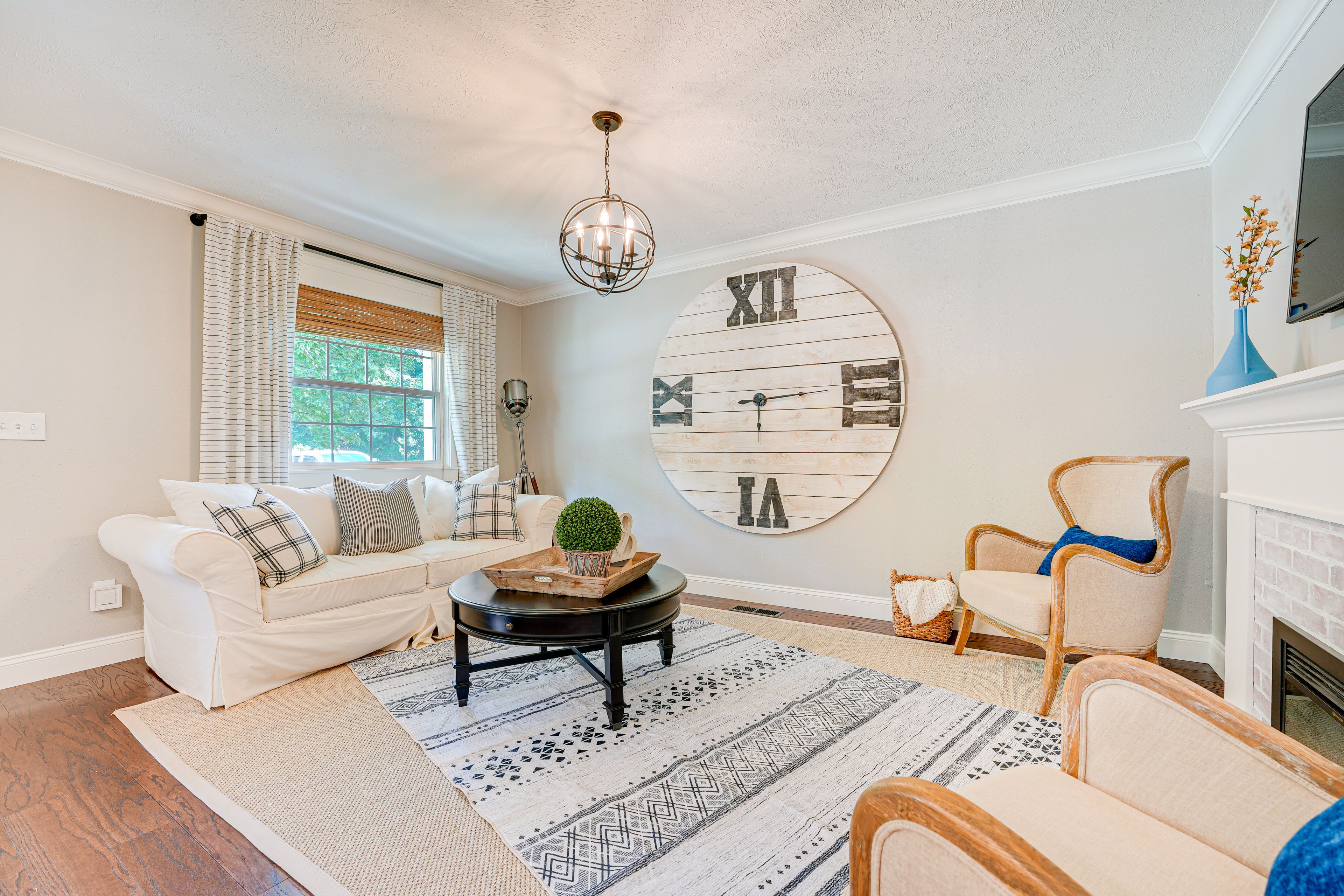 Living Room | Free WiFi | Board Games