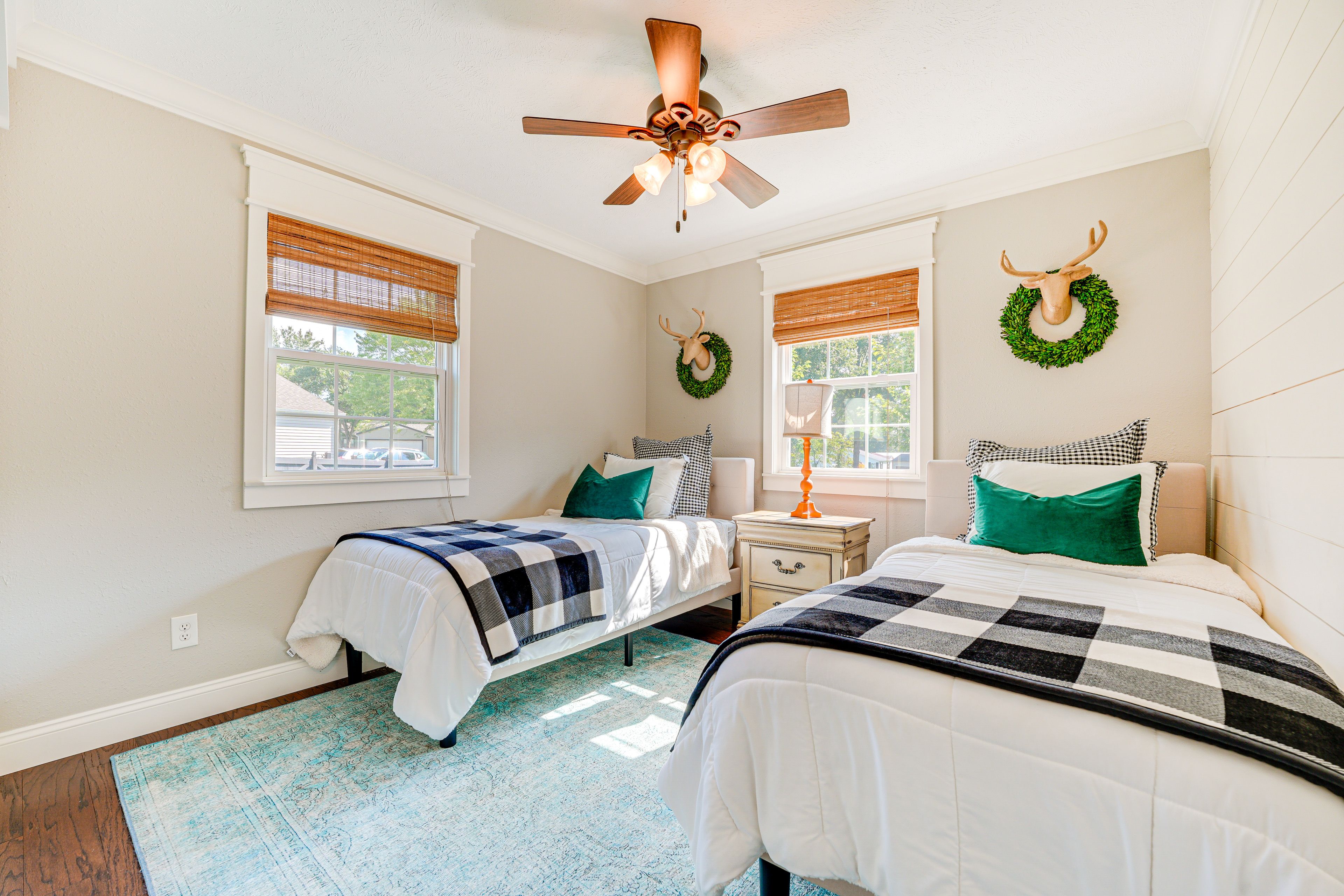 Bedroom 2 | 2 Twin Beds | Smart TV | Children's Books