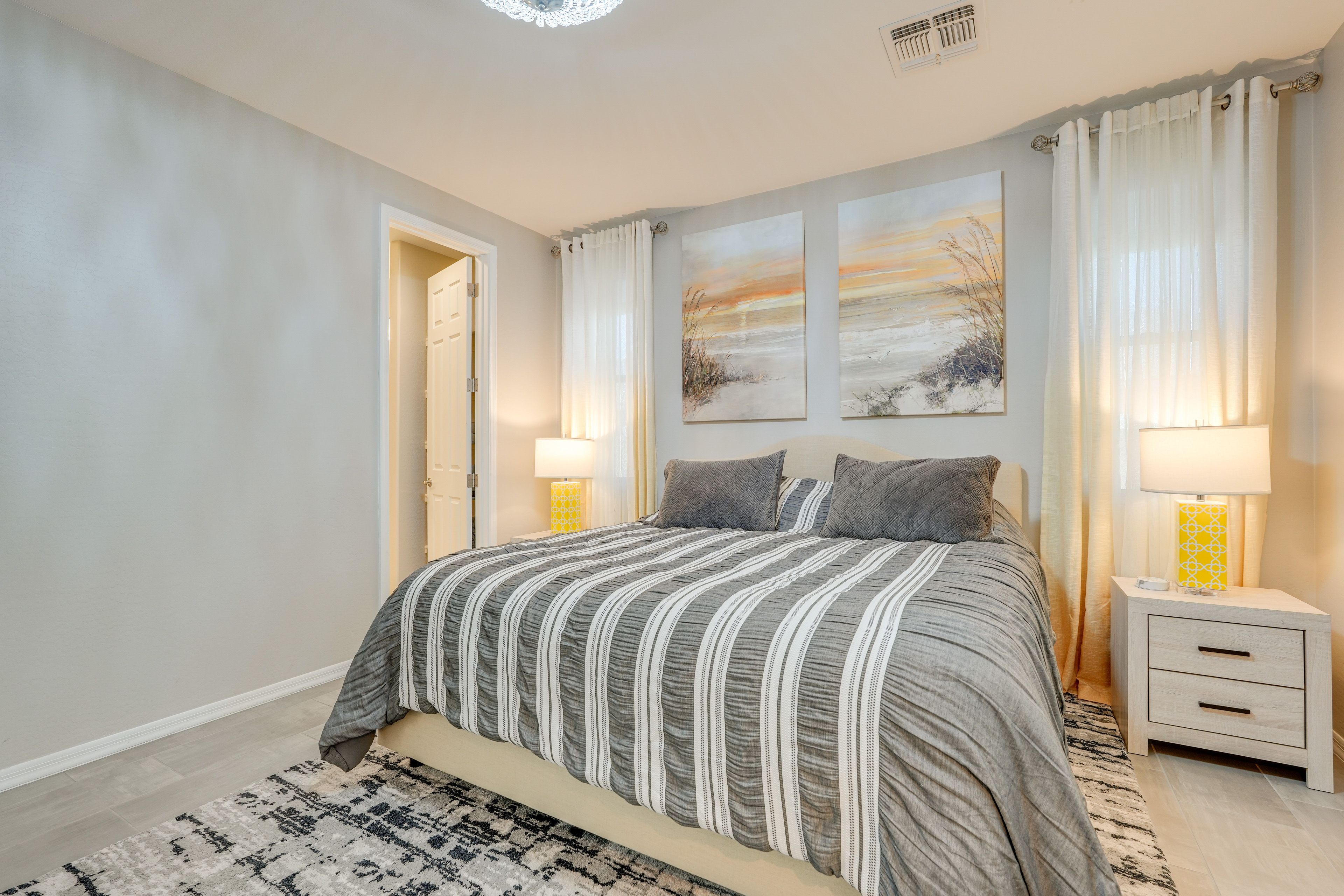 Bedroom 1 | King Bed | Smart TV | En-Suite Bathroom