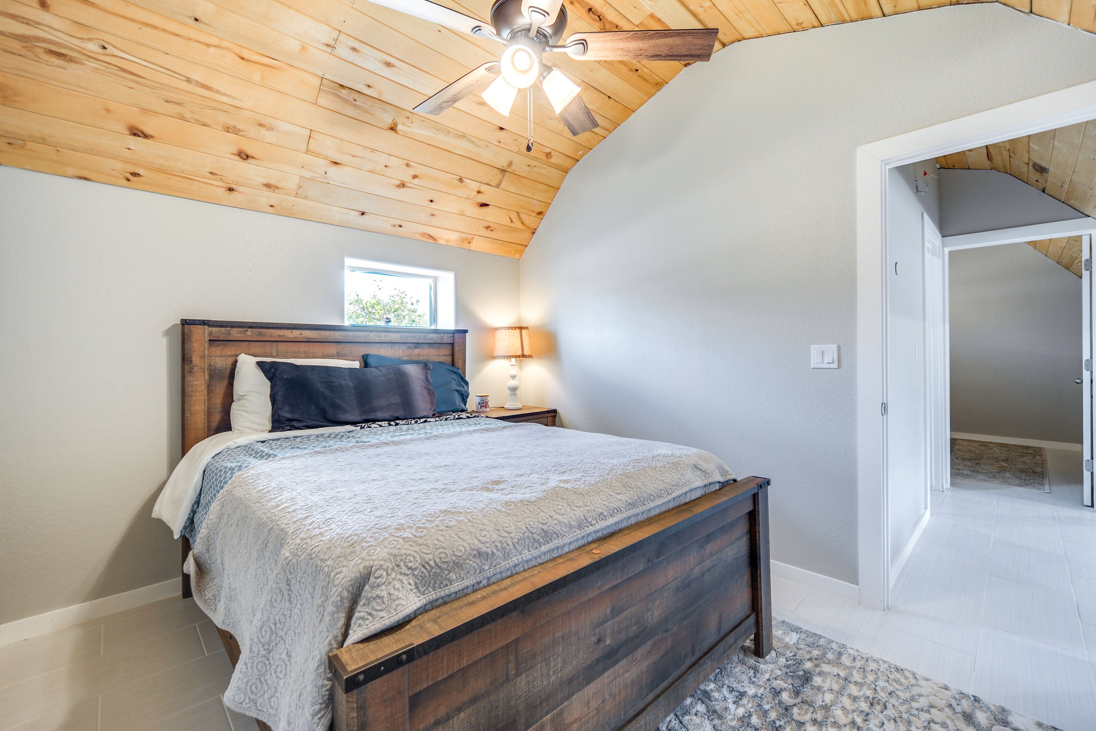 Bedroom 3 | Queen Bed
