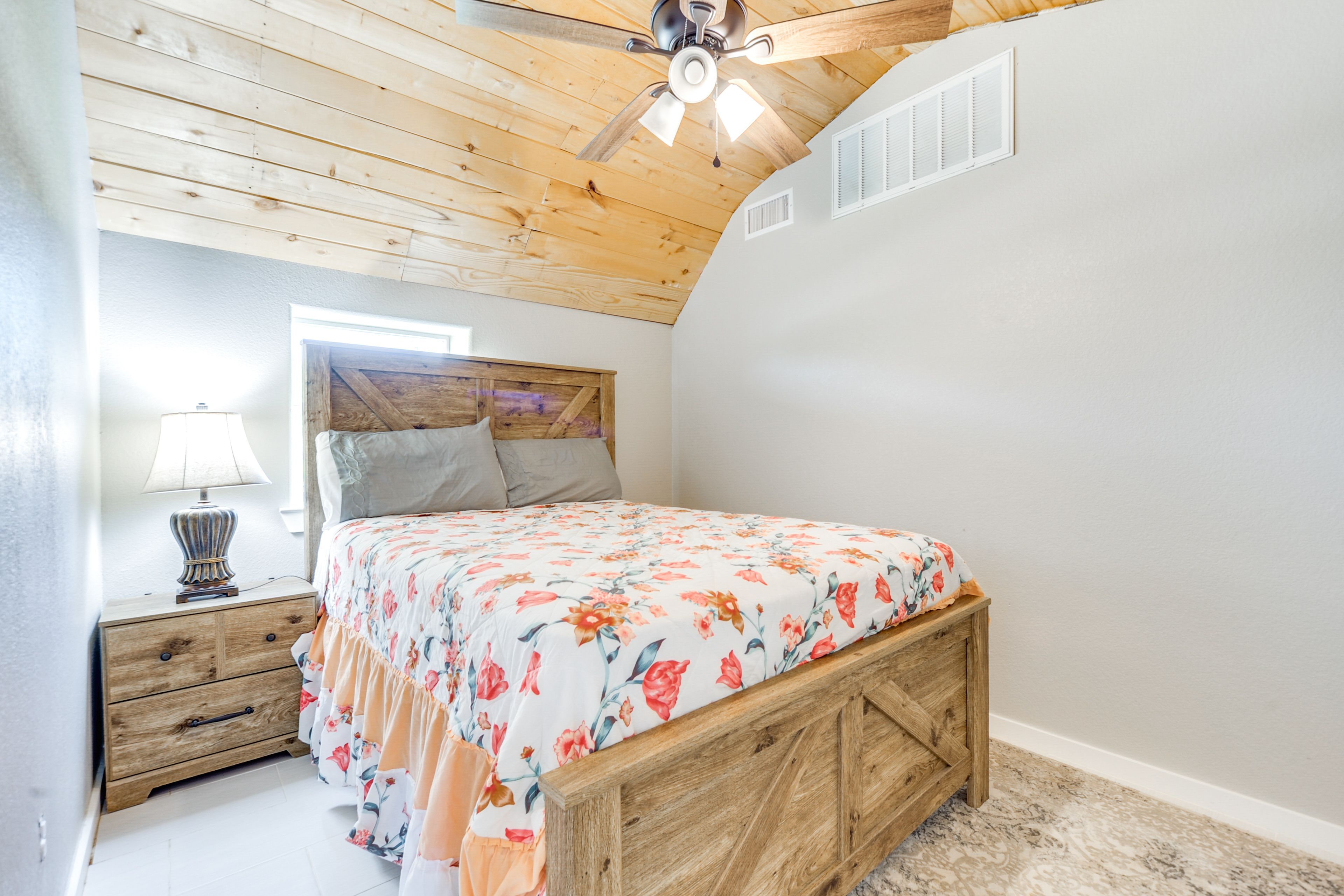 Bedroom 2 | Queen Bed