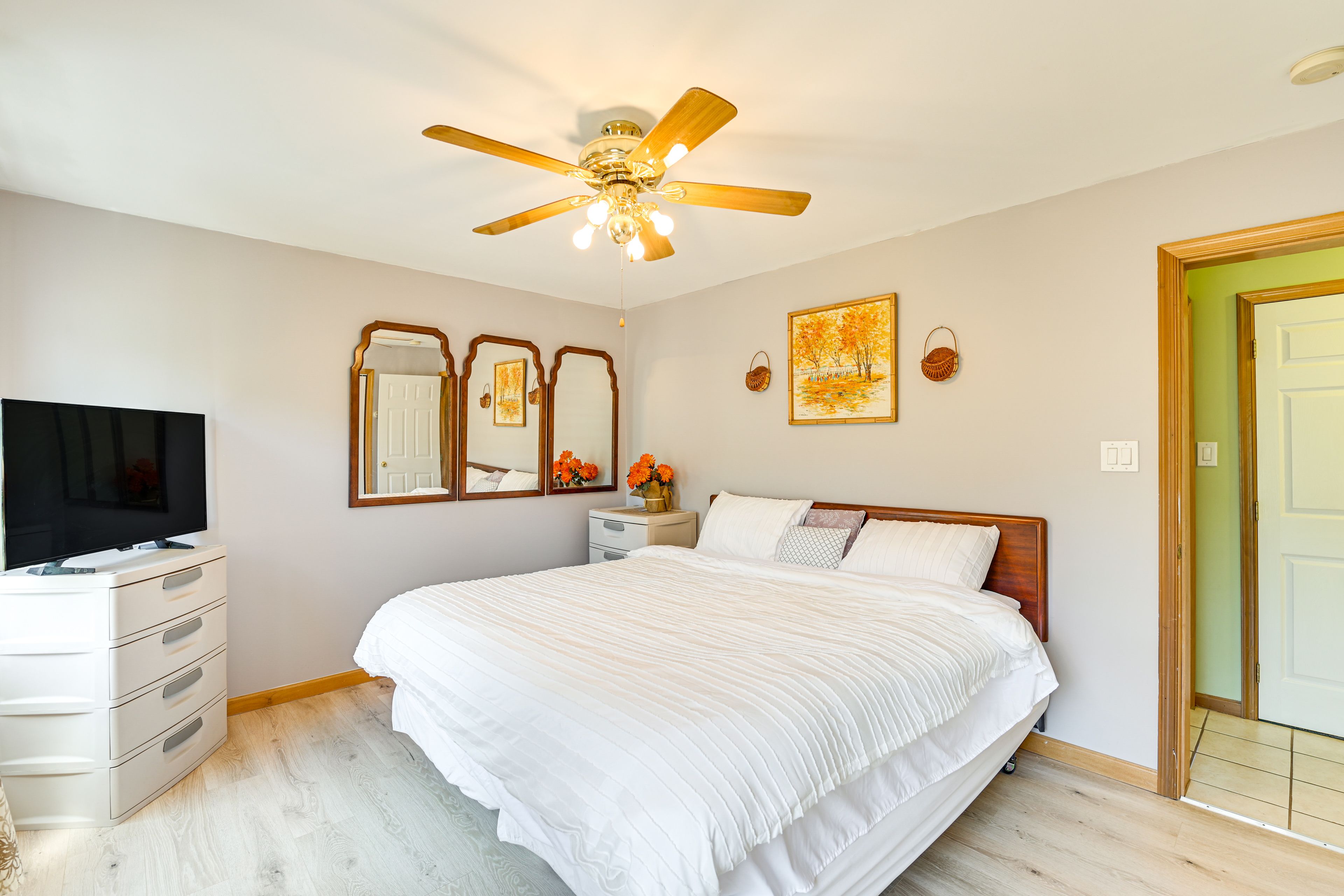 Bedroom 1 | King Bed | Flat-Screen TV | Linens Provided | Main Level