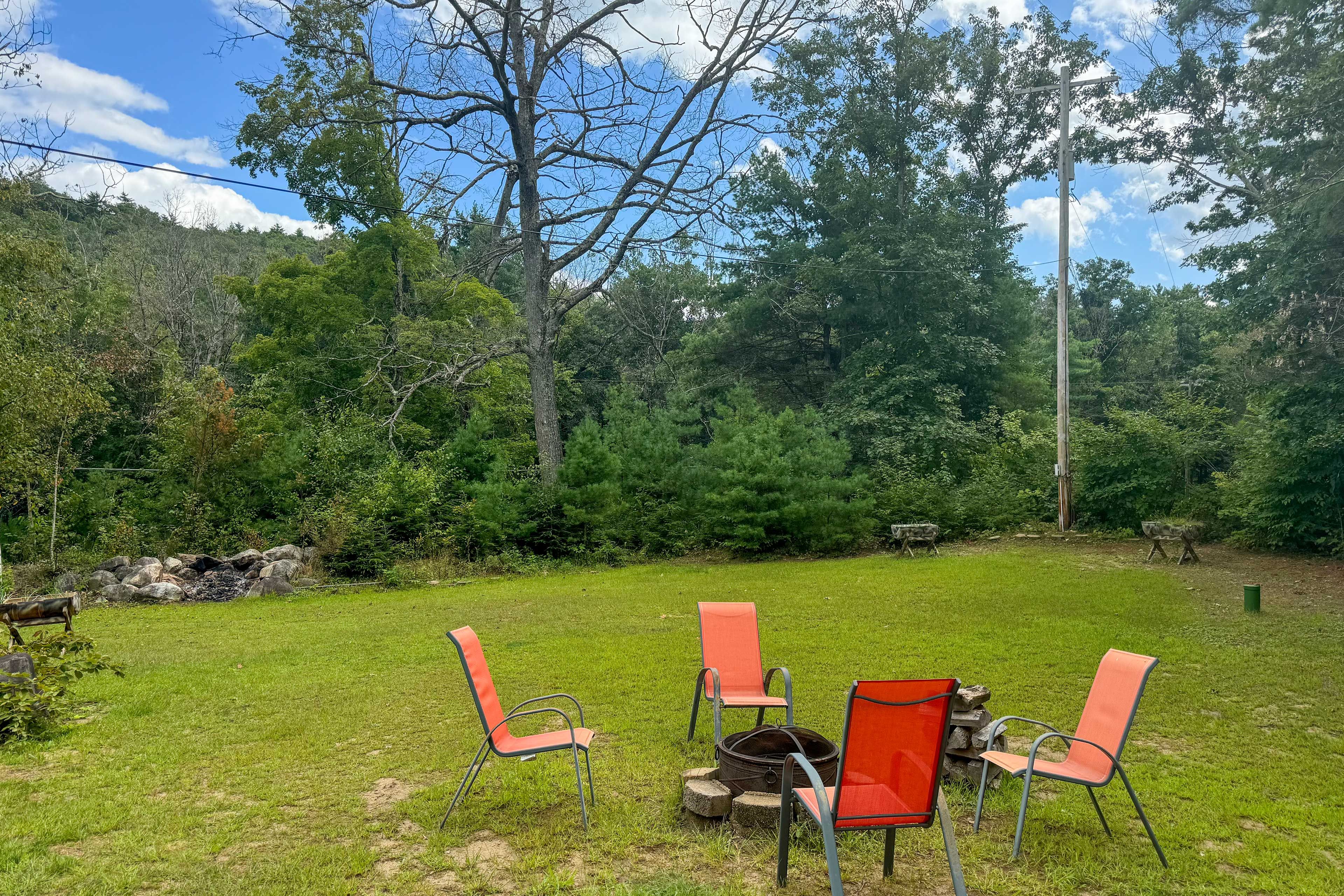 Private Yard | Fire Pit | Quiet Location