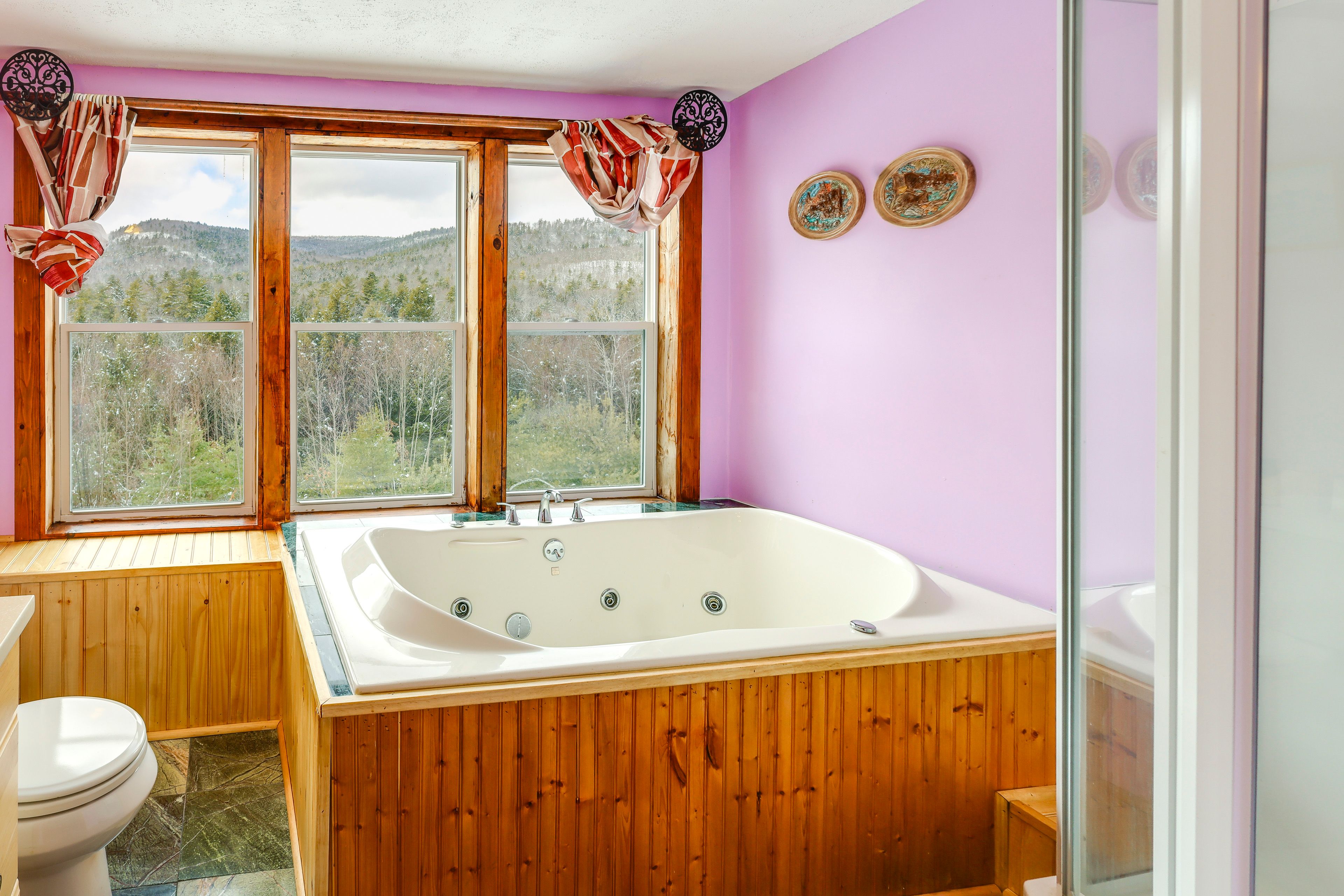 En-Suite Bathroom | Upper Level