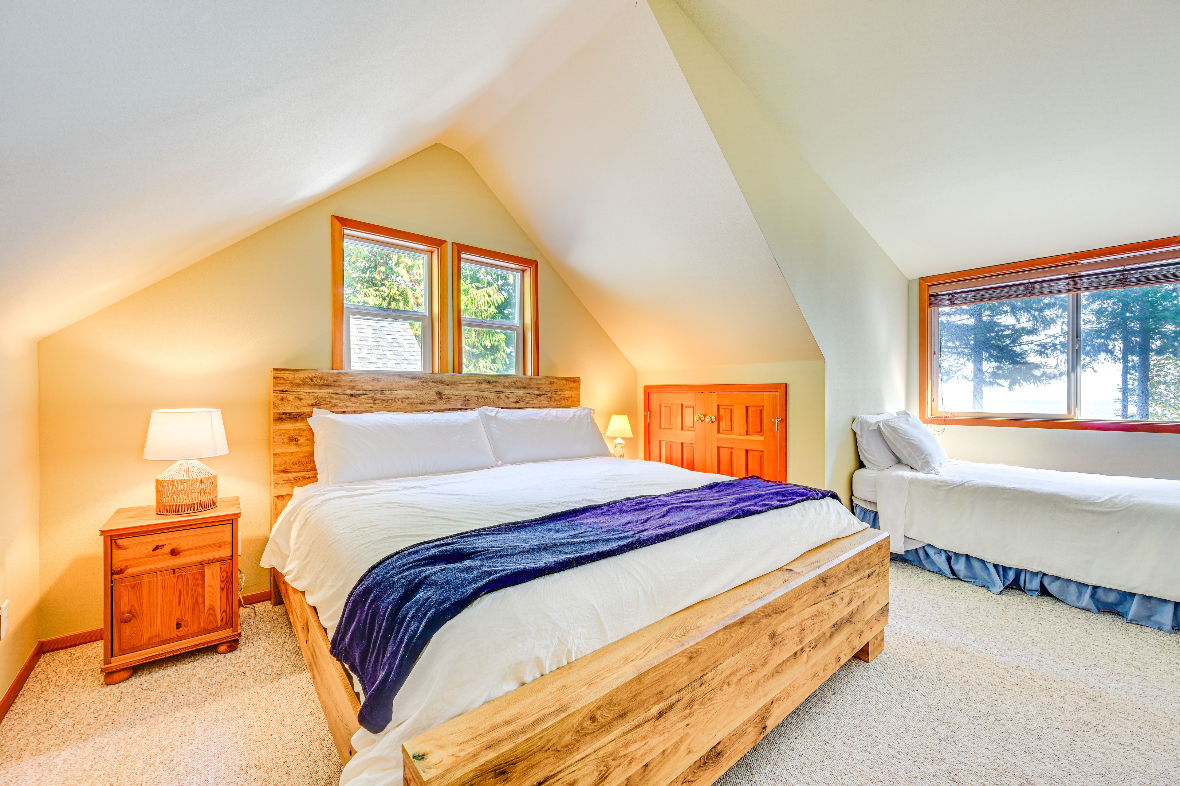 Bedroom 3 | King Bed | 2nd Floor