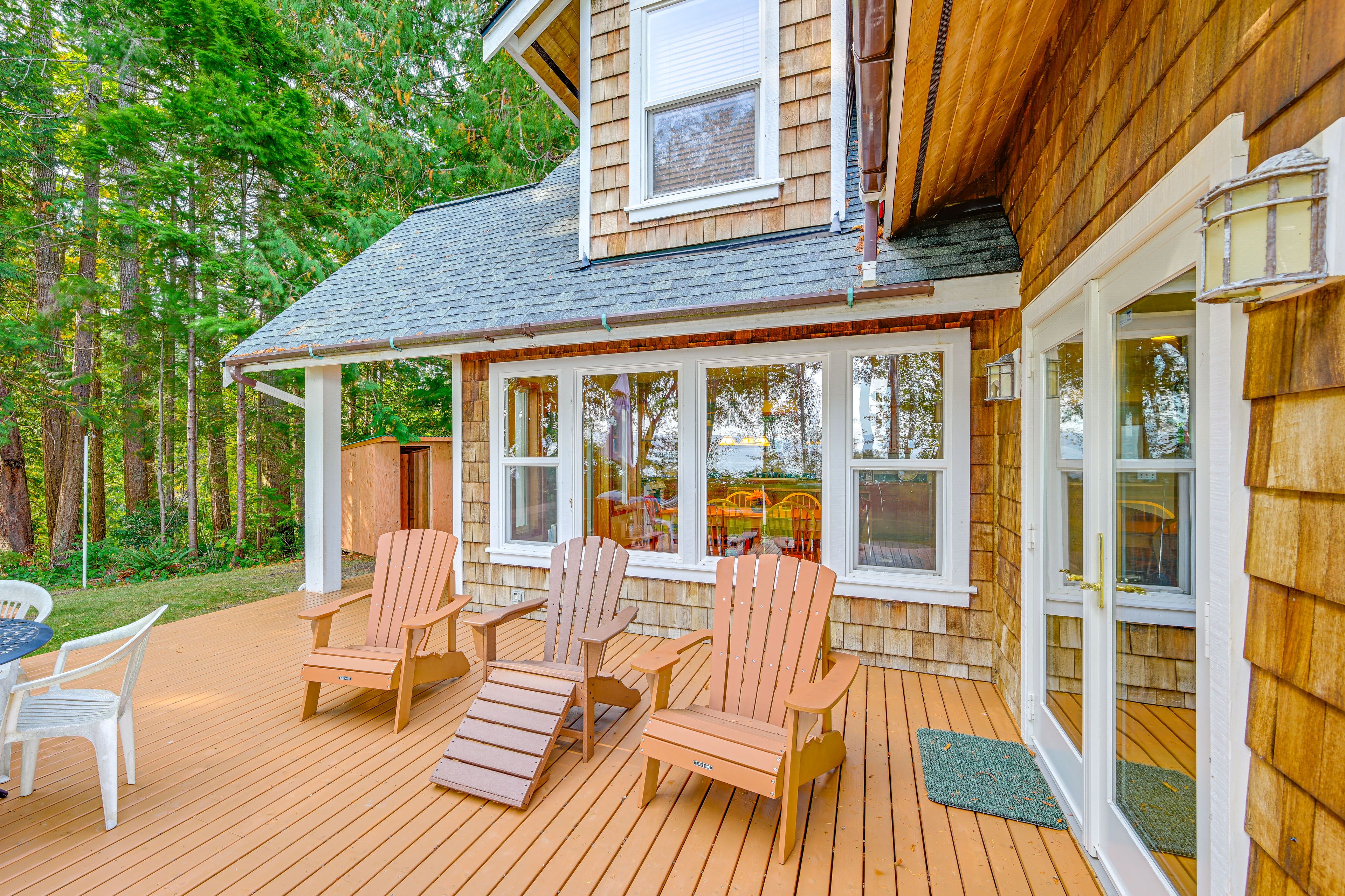 Deck | Outdoor Seating | Gas Grill