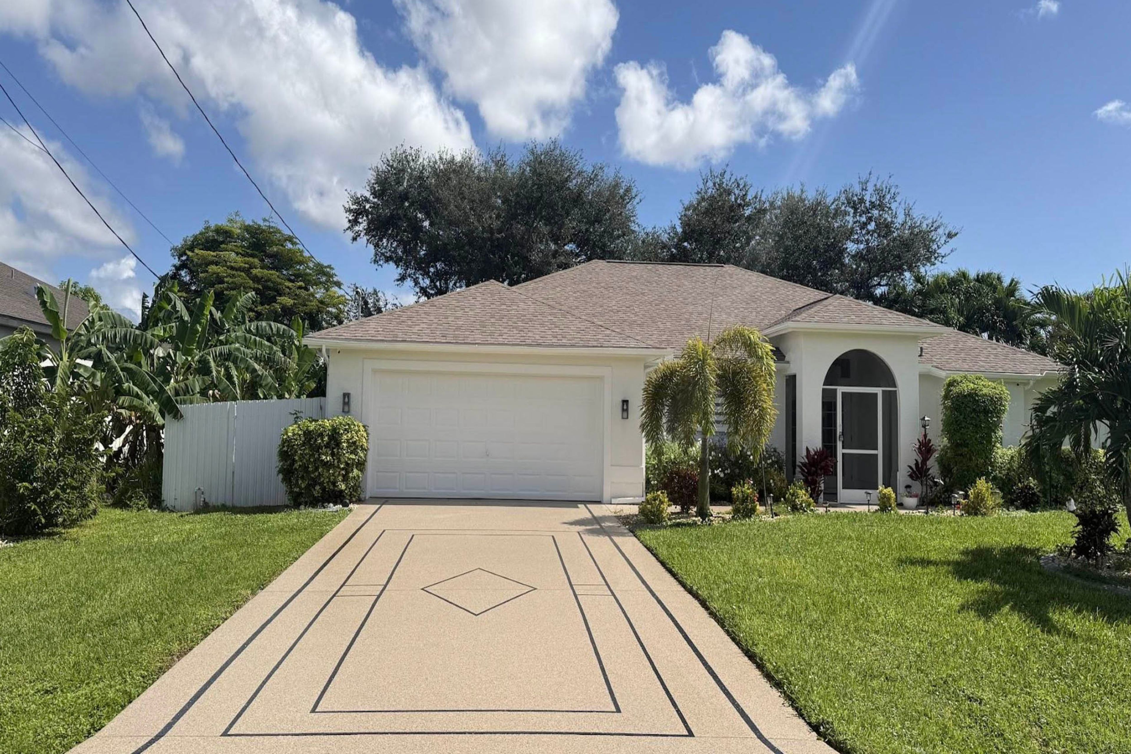 Parking | Driveway (3 Vehicles)