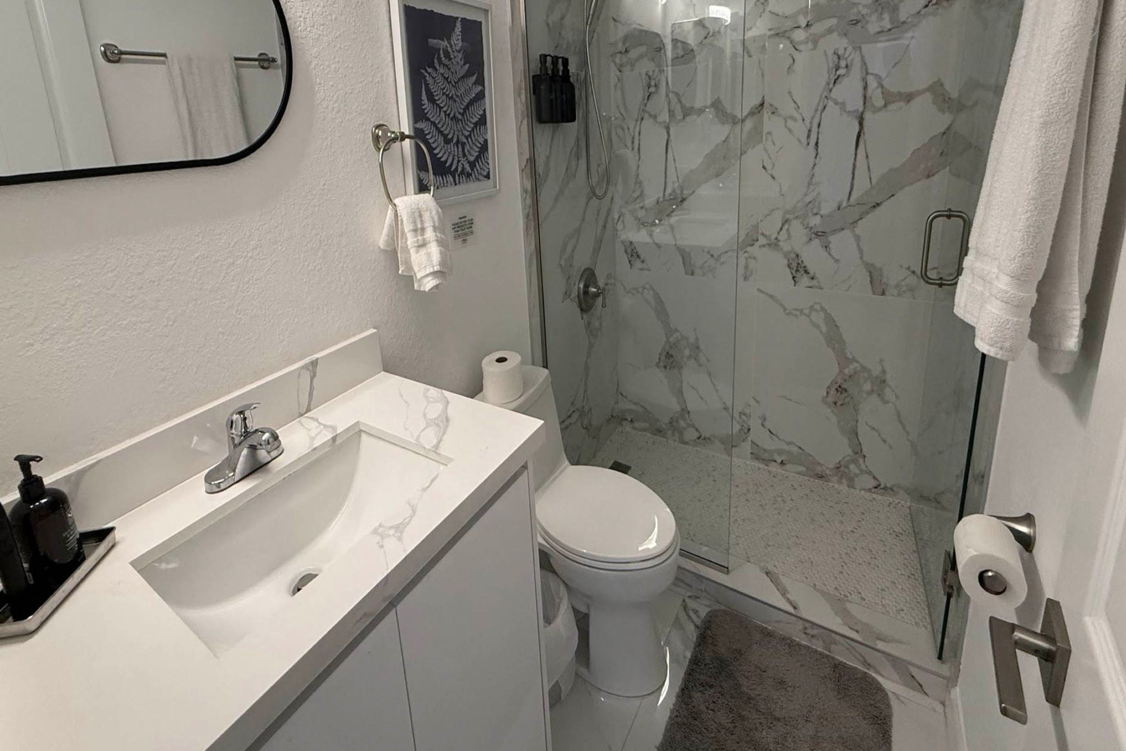 Full Bathroom | Towels Provided