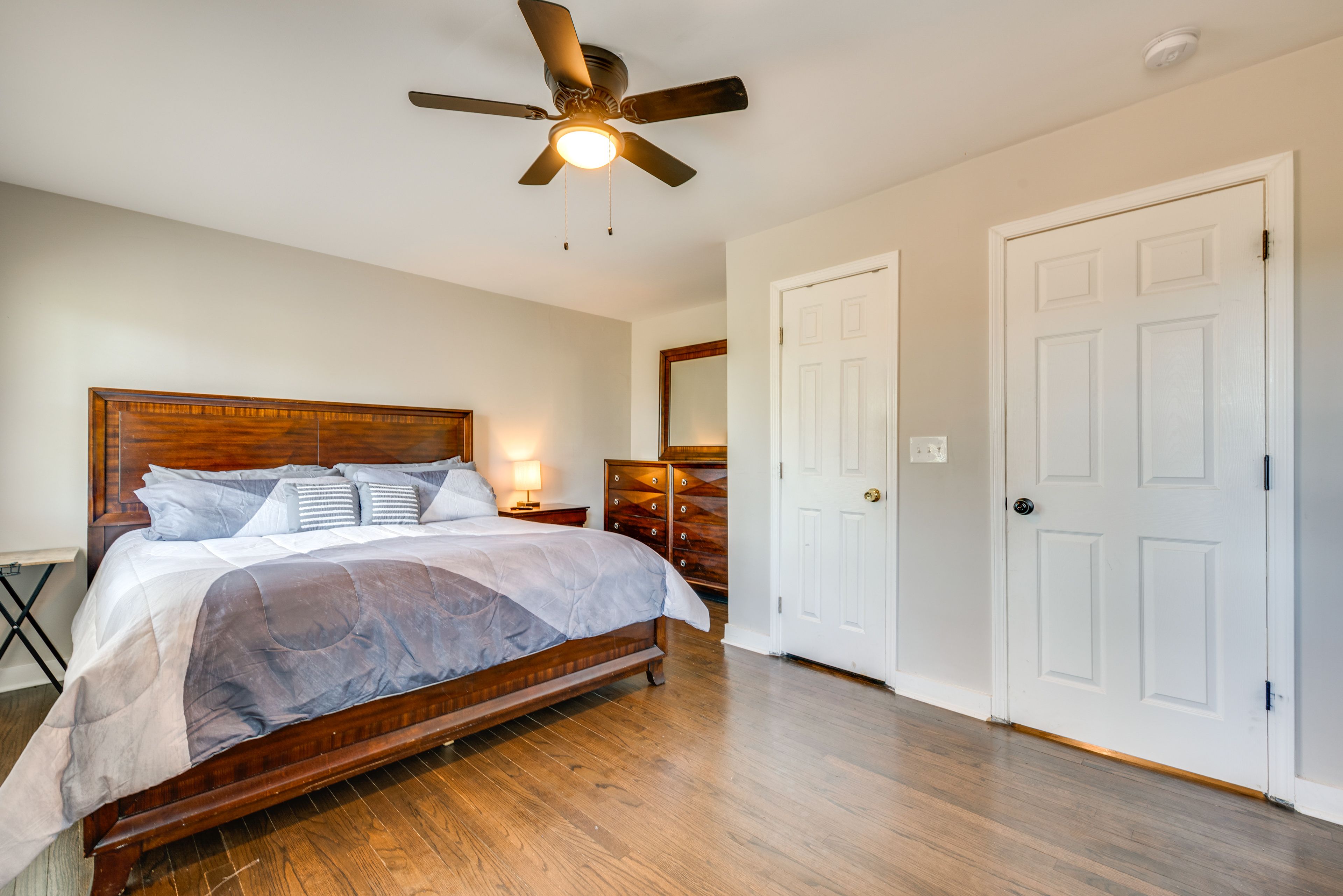 Bedroom 1 | King Bed | Smart TV