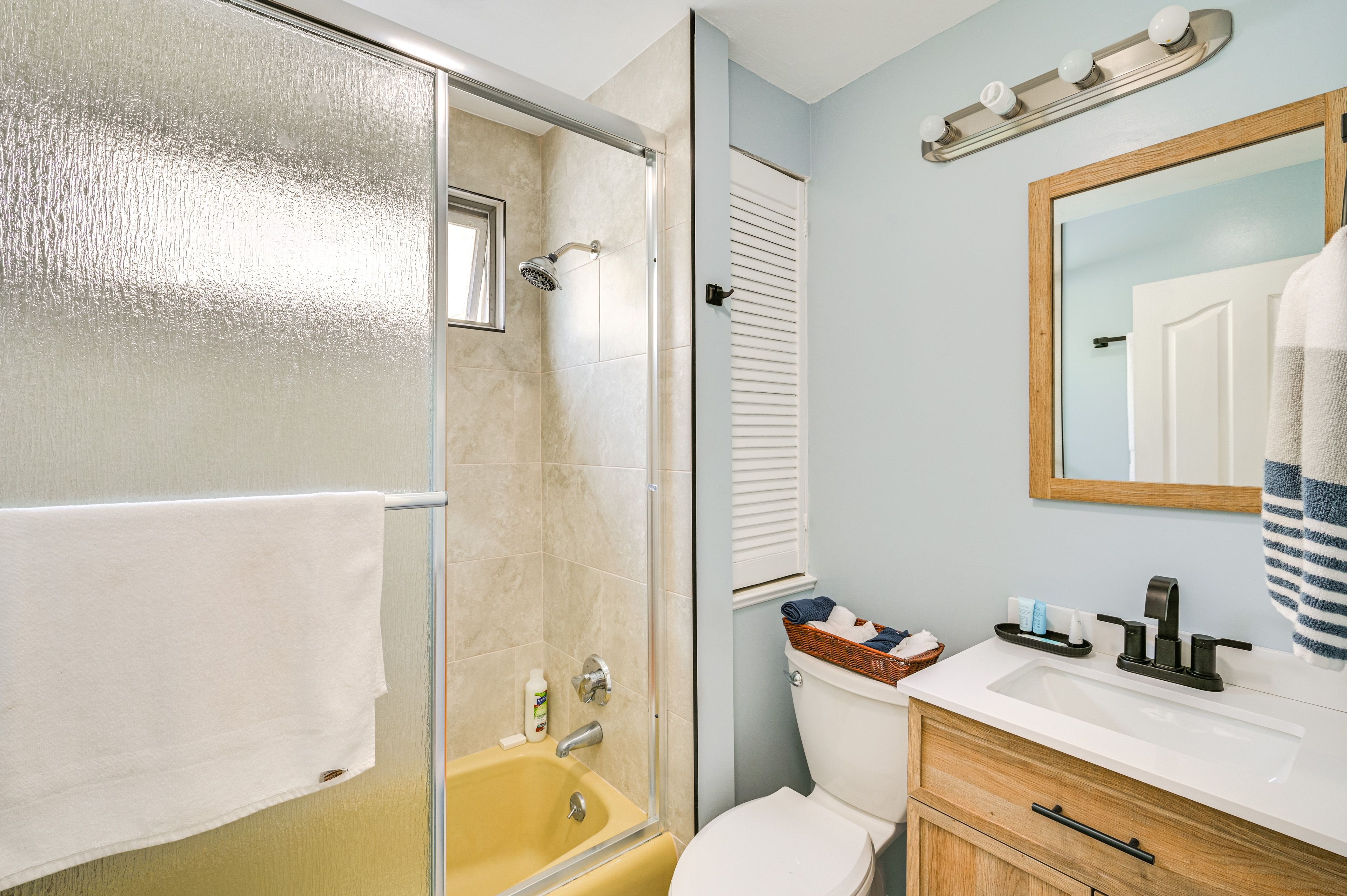 Full Bath | Towels | Hair Dryer | Complimentary Toiletries