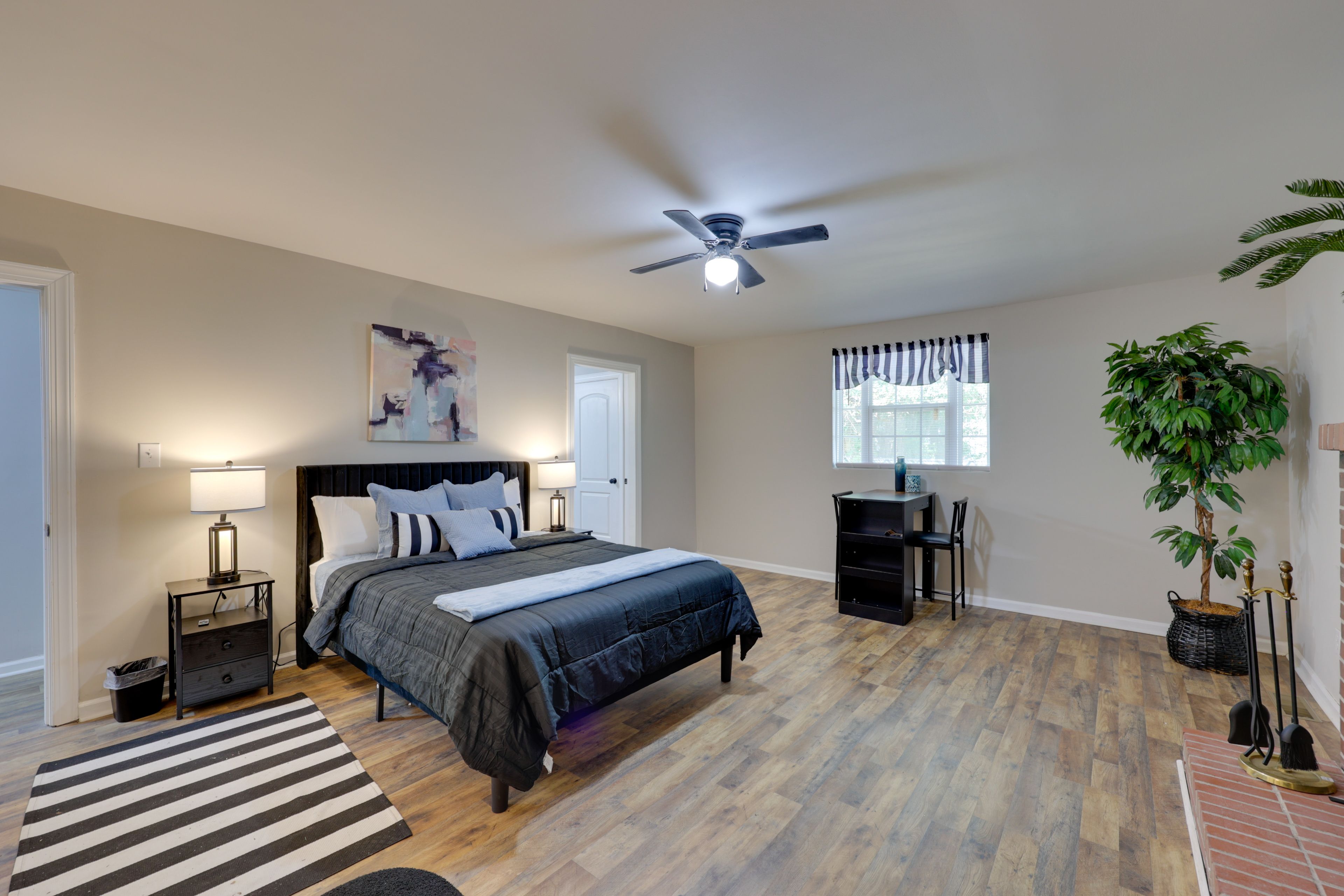 Bedroom 1 | Queen Bed | Full Futon