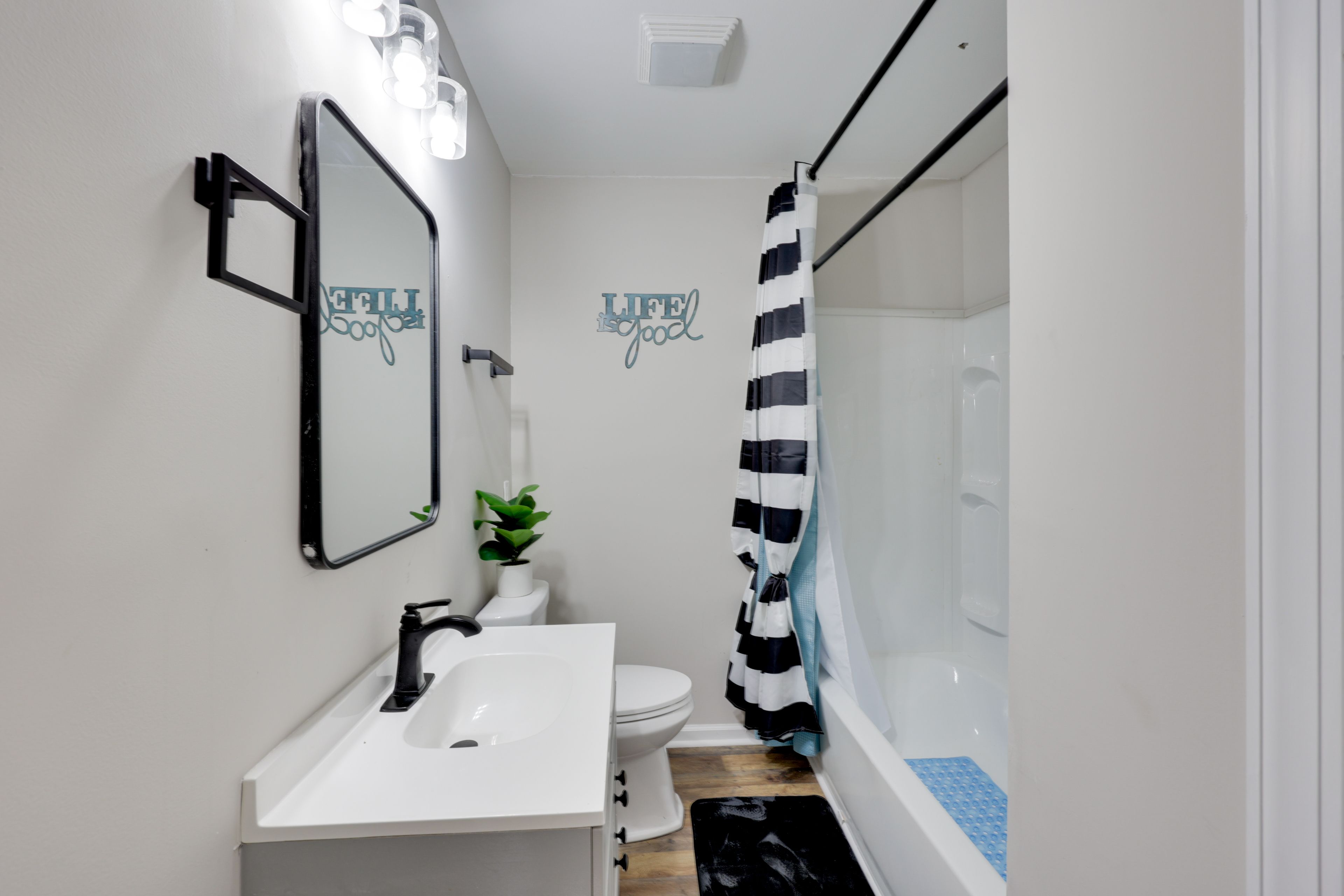 Full Bath | Towels | Hair Dryer