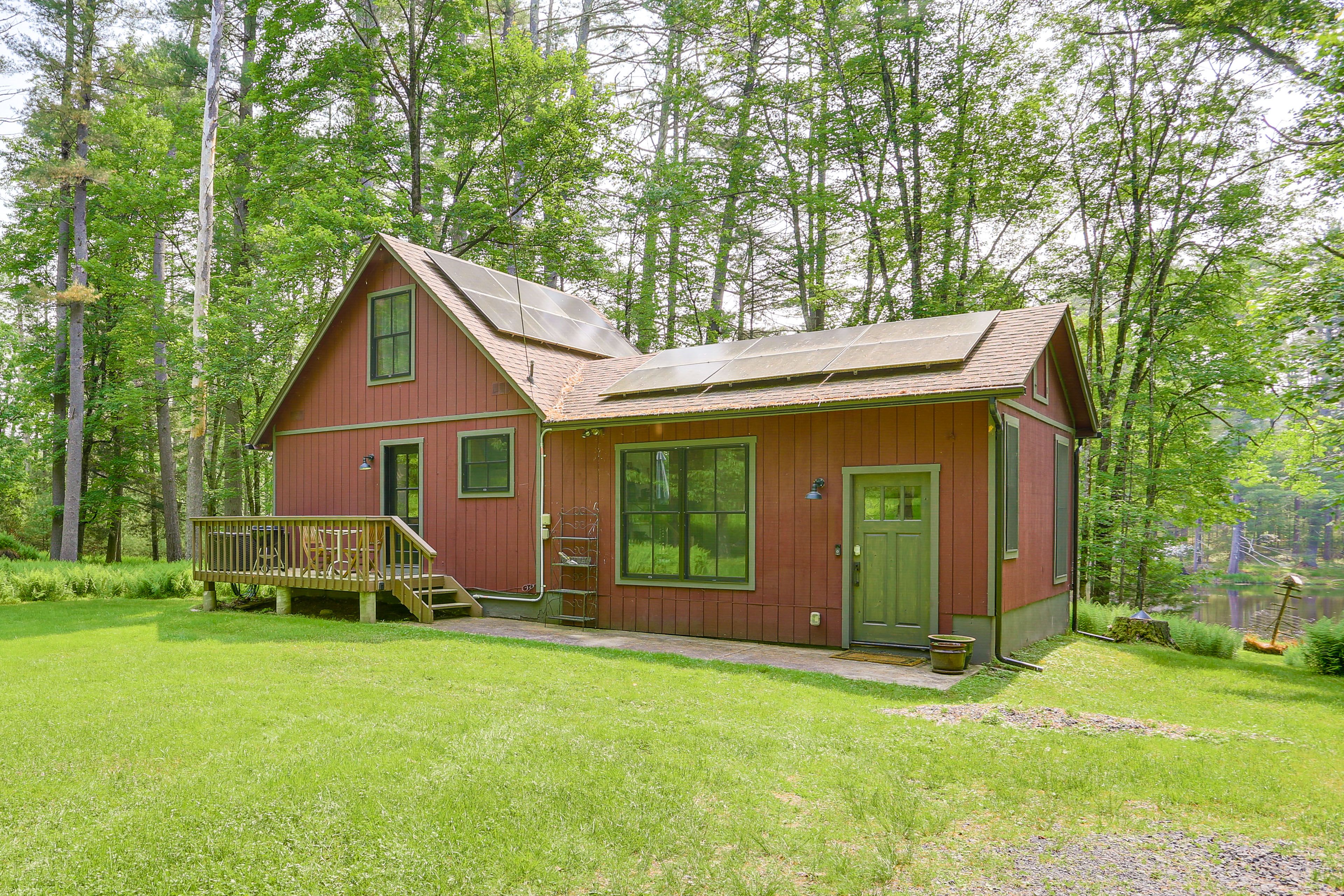 Narrowsburg Vacation Rental | Studio | 1.5BA | Stairs Required | 900 Sq Ft