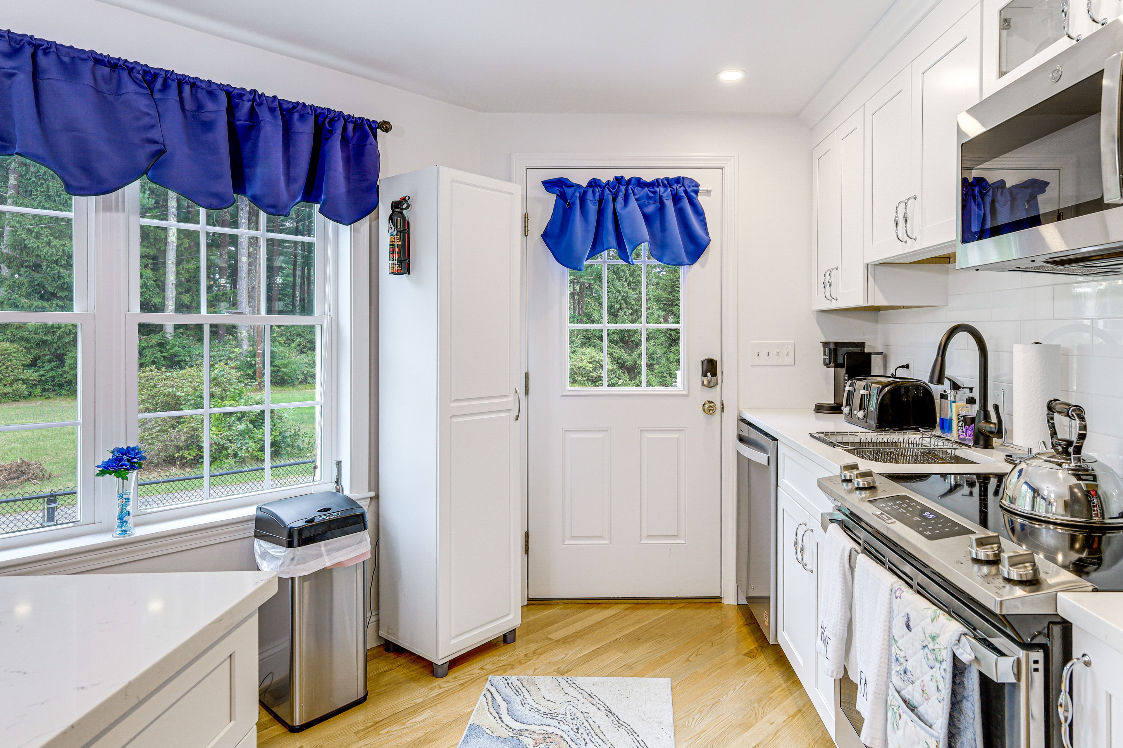Kitchen | Keurig Coffee Maker | Toaster | Cooking Basics