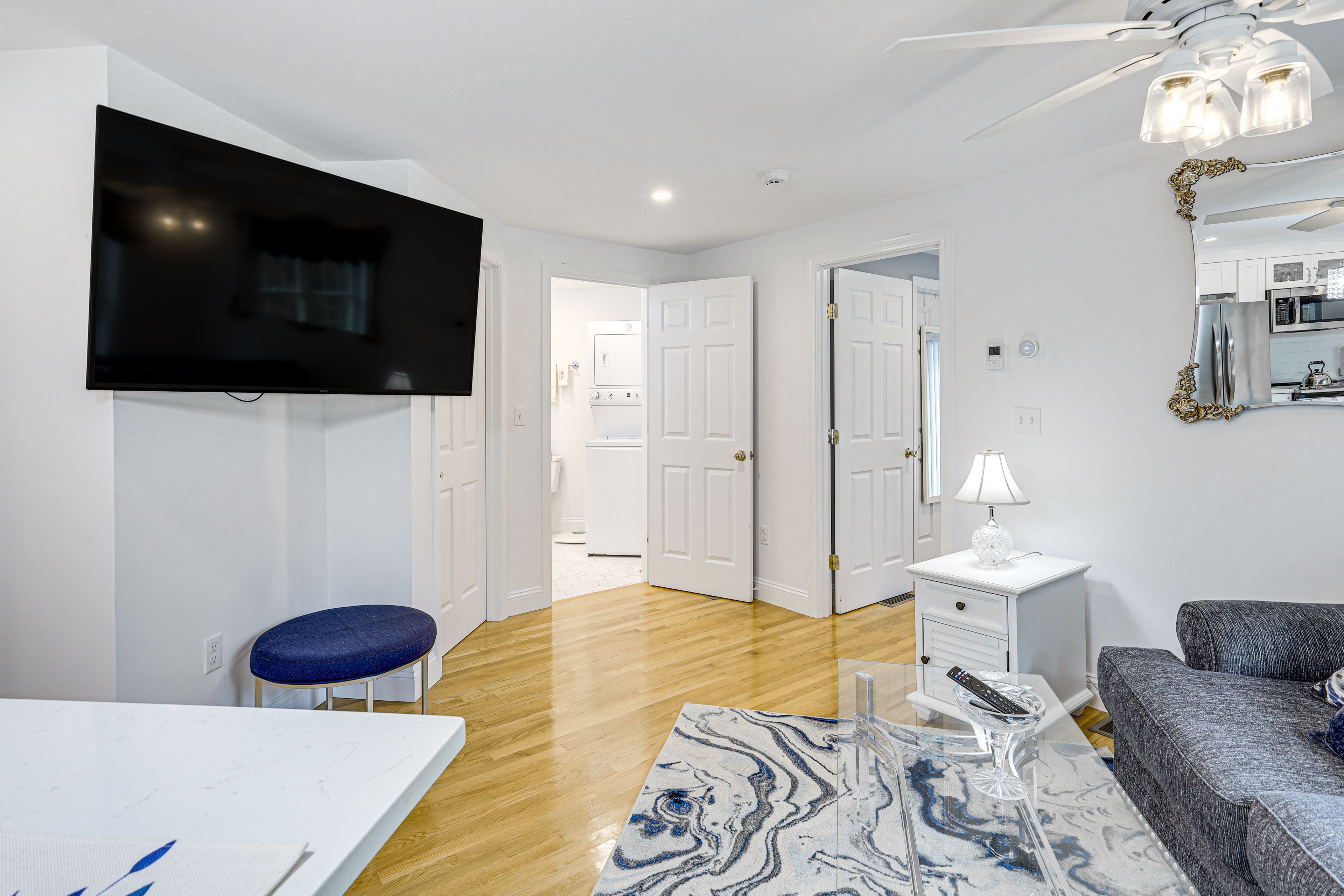 Living Room | Smart TV | Free WiFi | Central Heating & A/C