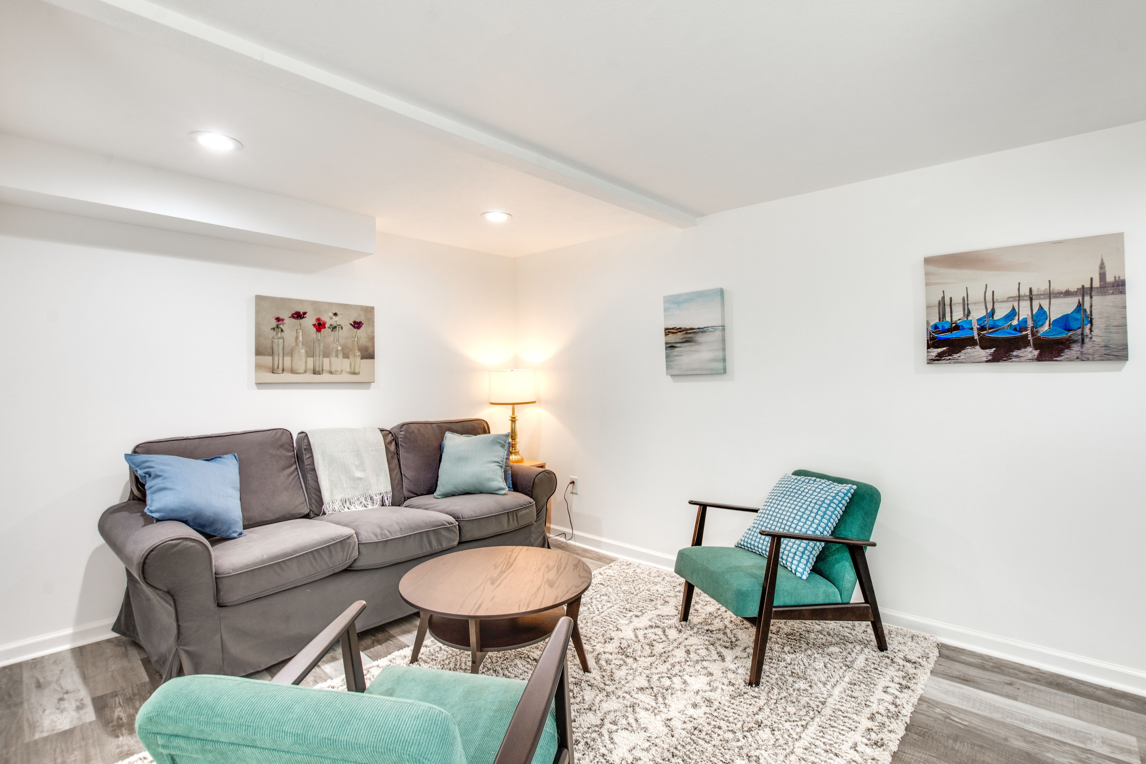 Living Room | Free WiFi | Central Heating & A/C | Smart TV | 1st Floor