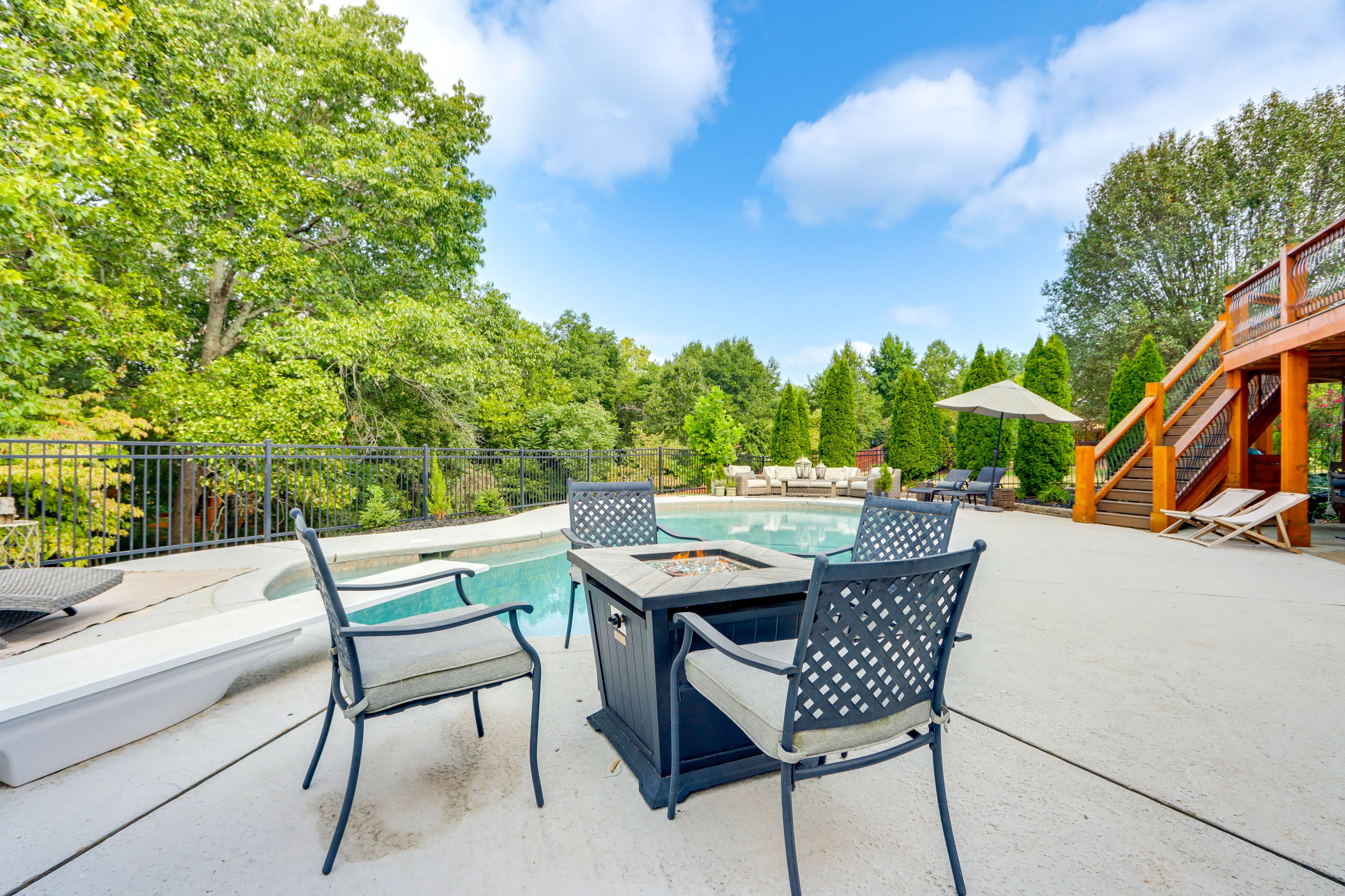 Outdoor Pool (Seasonal, Depth 3.5'-10') | Gas Fire Pit
