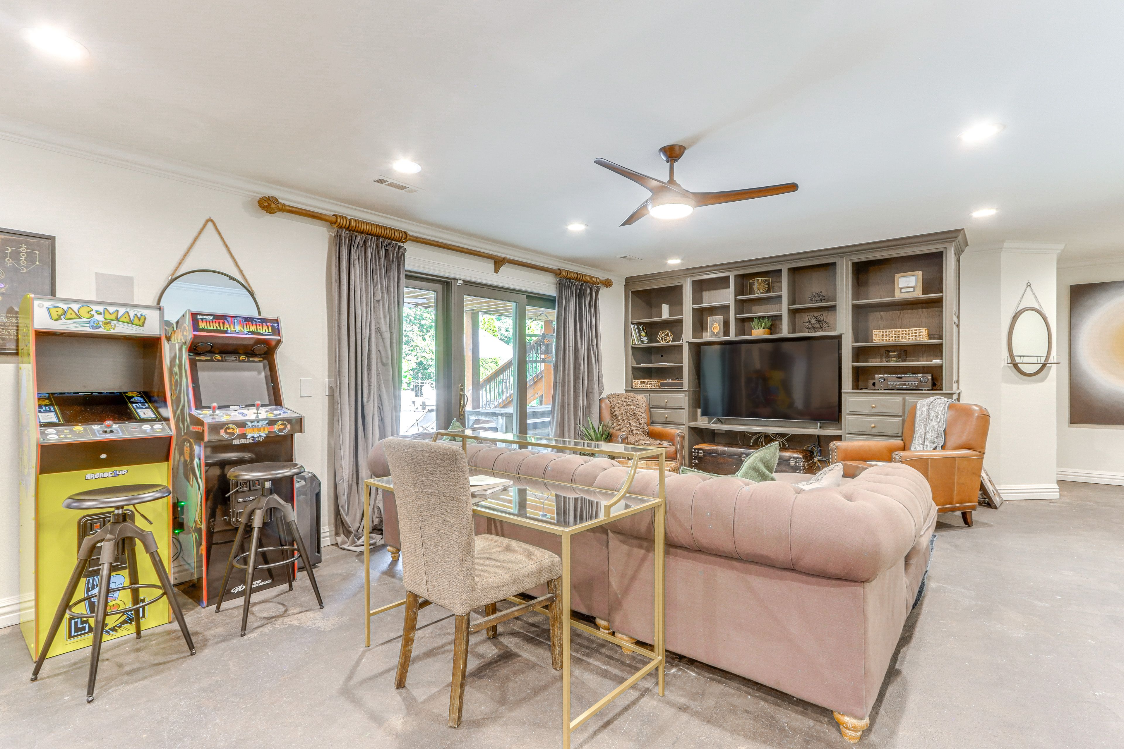 Living Room | Smart TV | 2 Arcade Games | Air Hockey Table | Basement Level