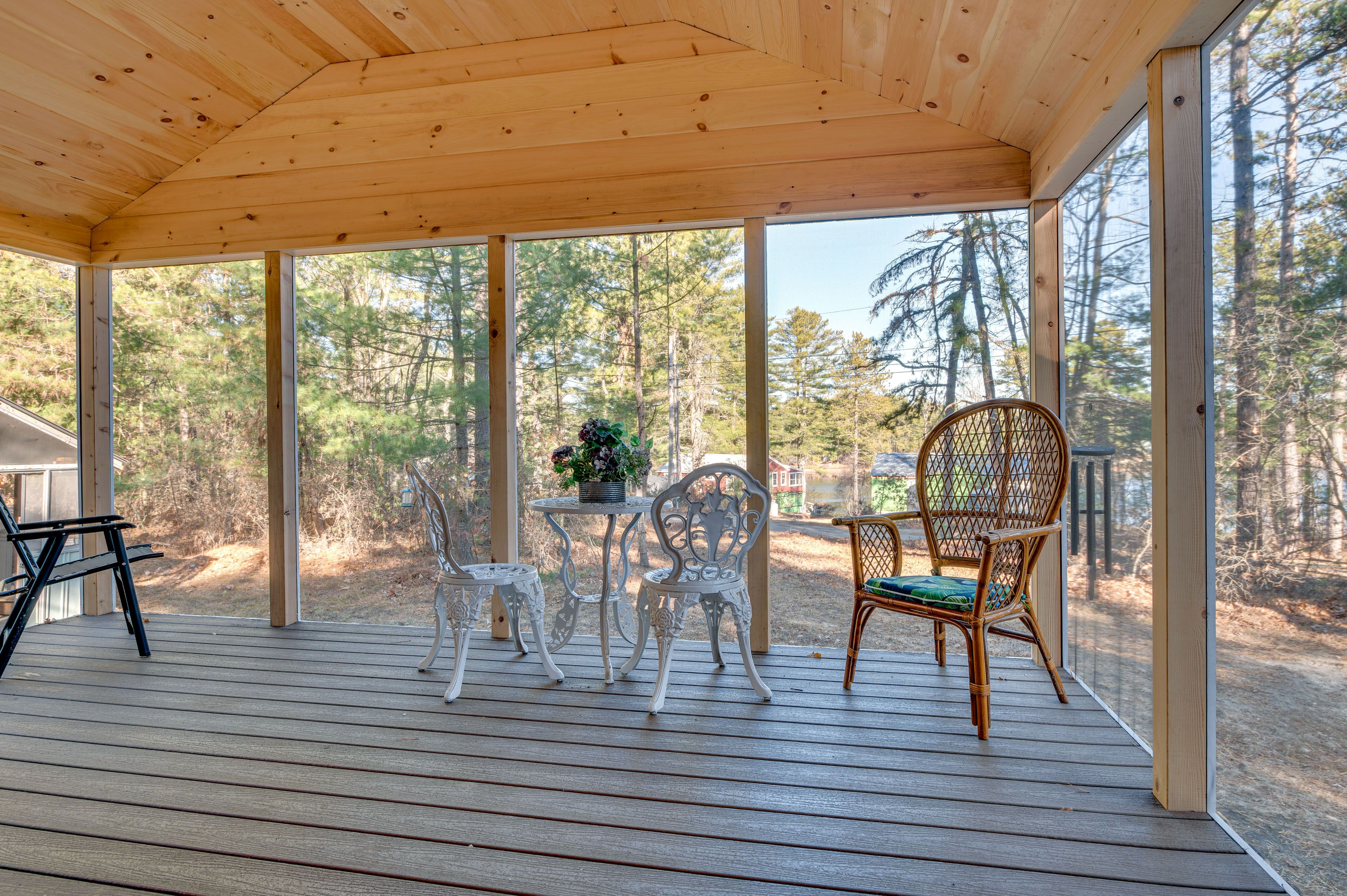 Screened Porch | Lake Views