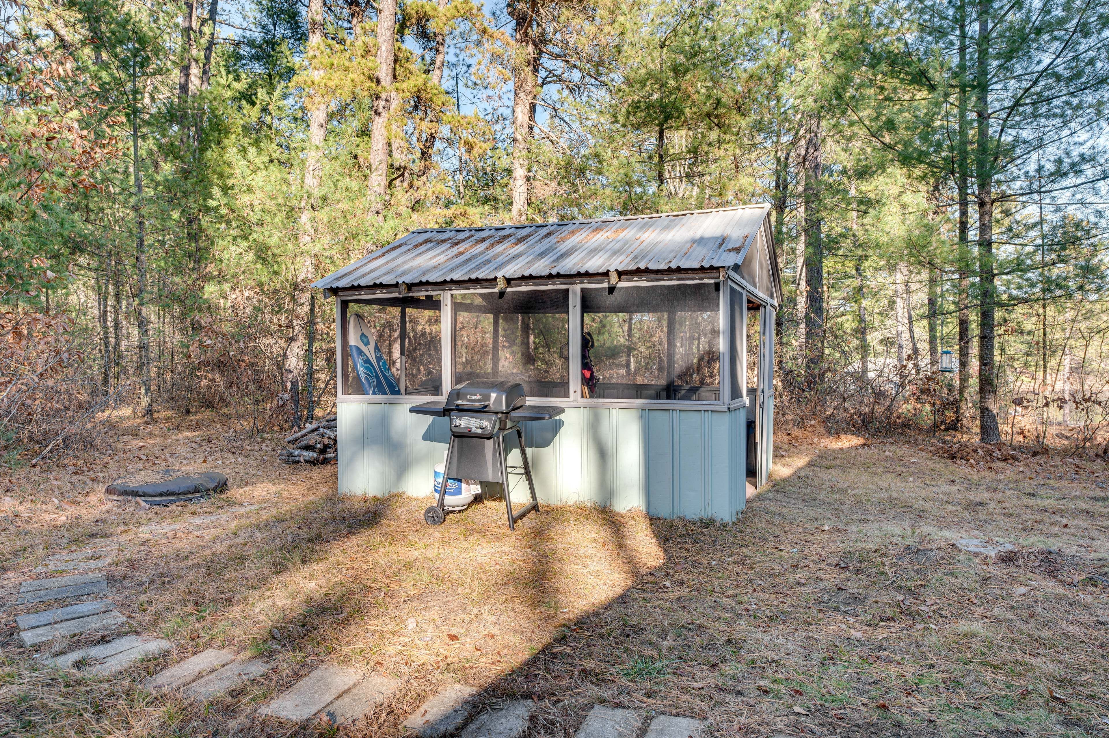 Outdoor Area | Gas Grill