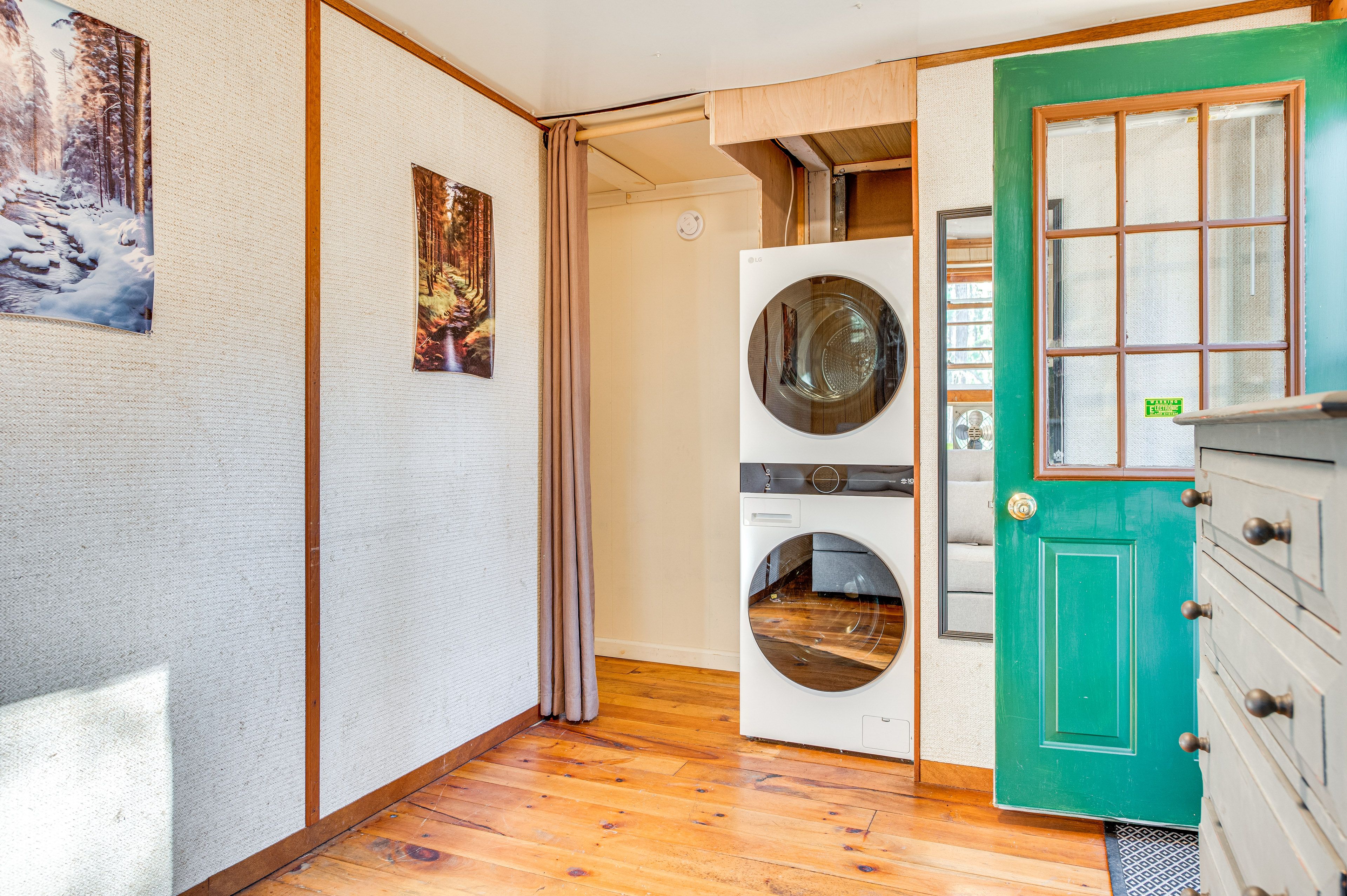 Bonus Room | Washer & Dryer