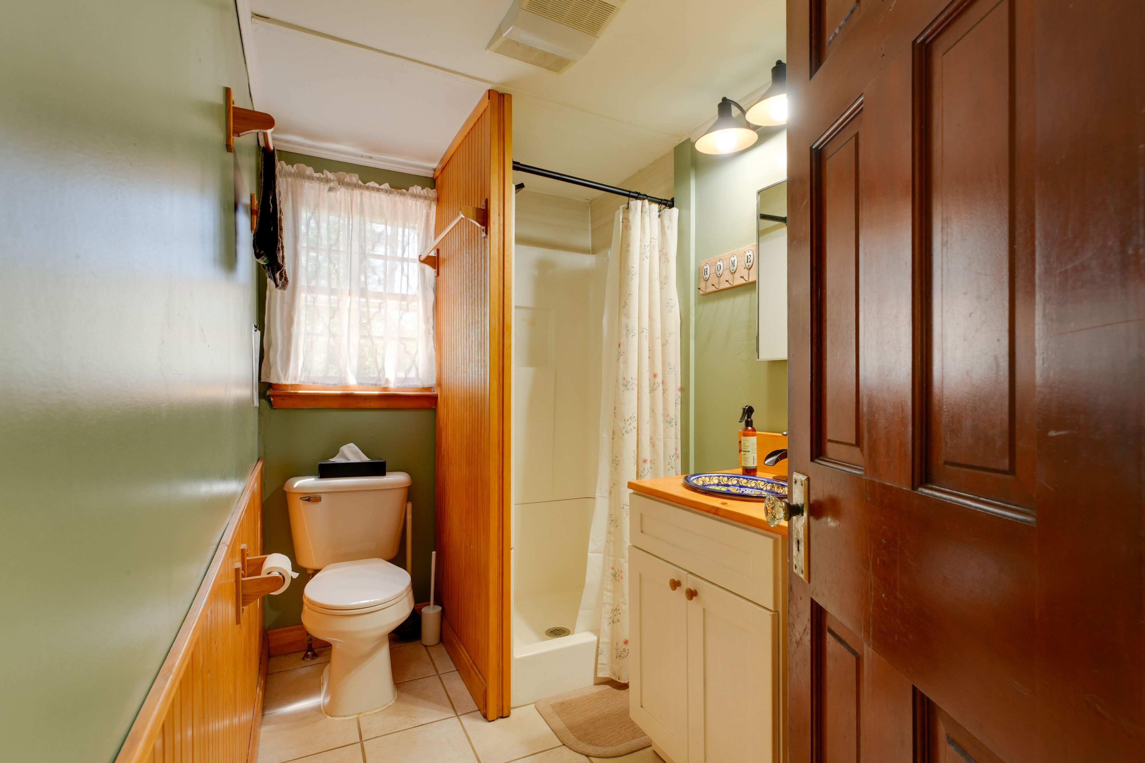Full Bathroom