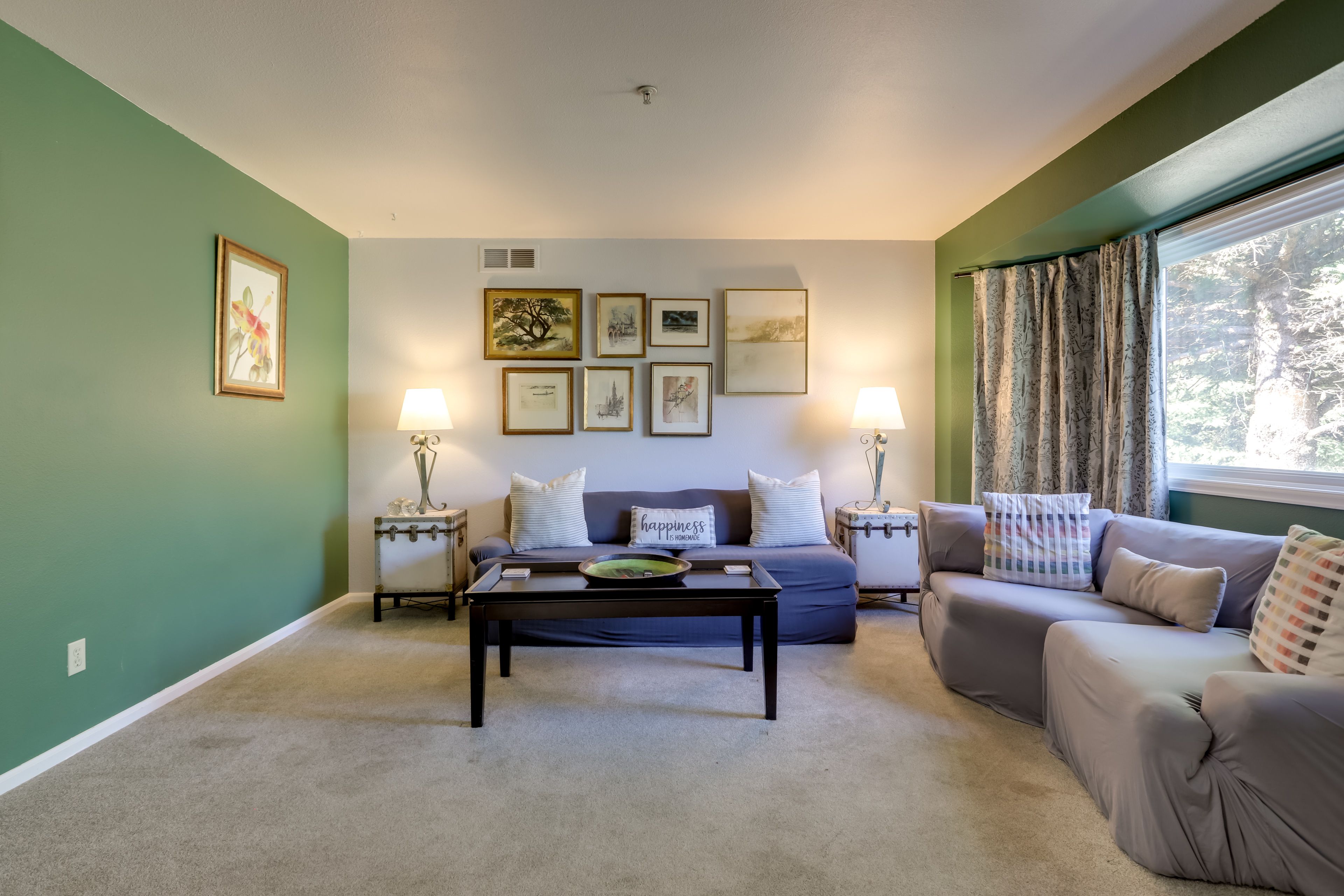 Living Room | 1st Floor | Smart TV