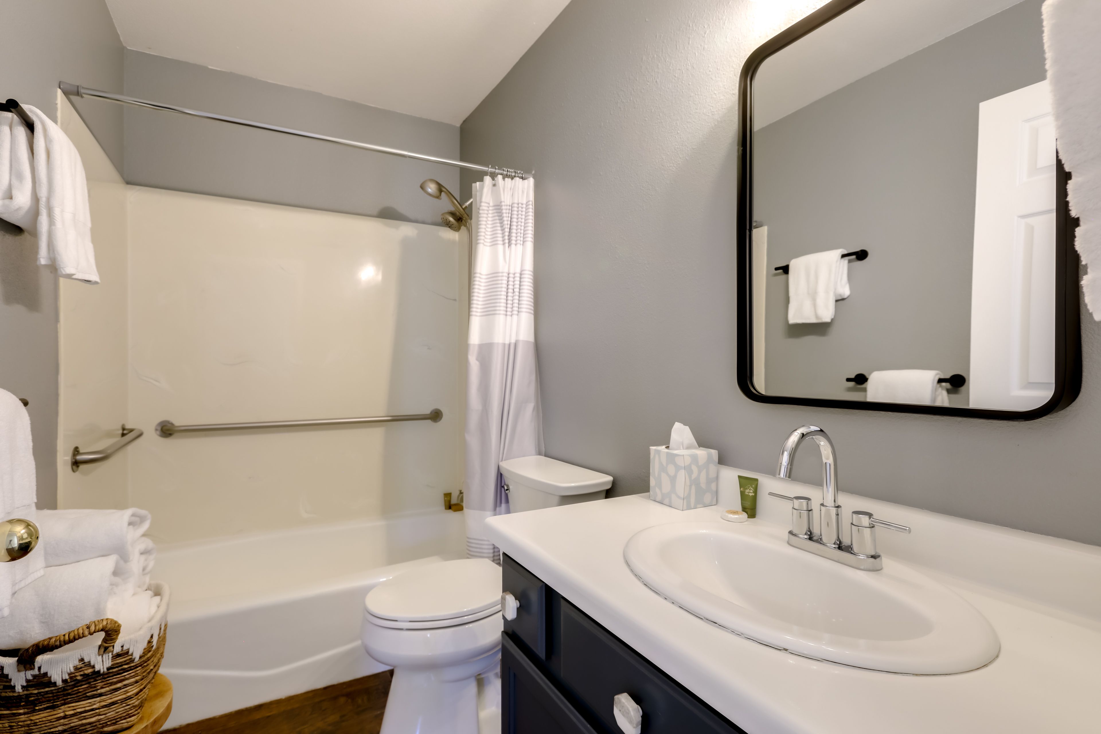 Full Bathroom | 1st Floor