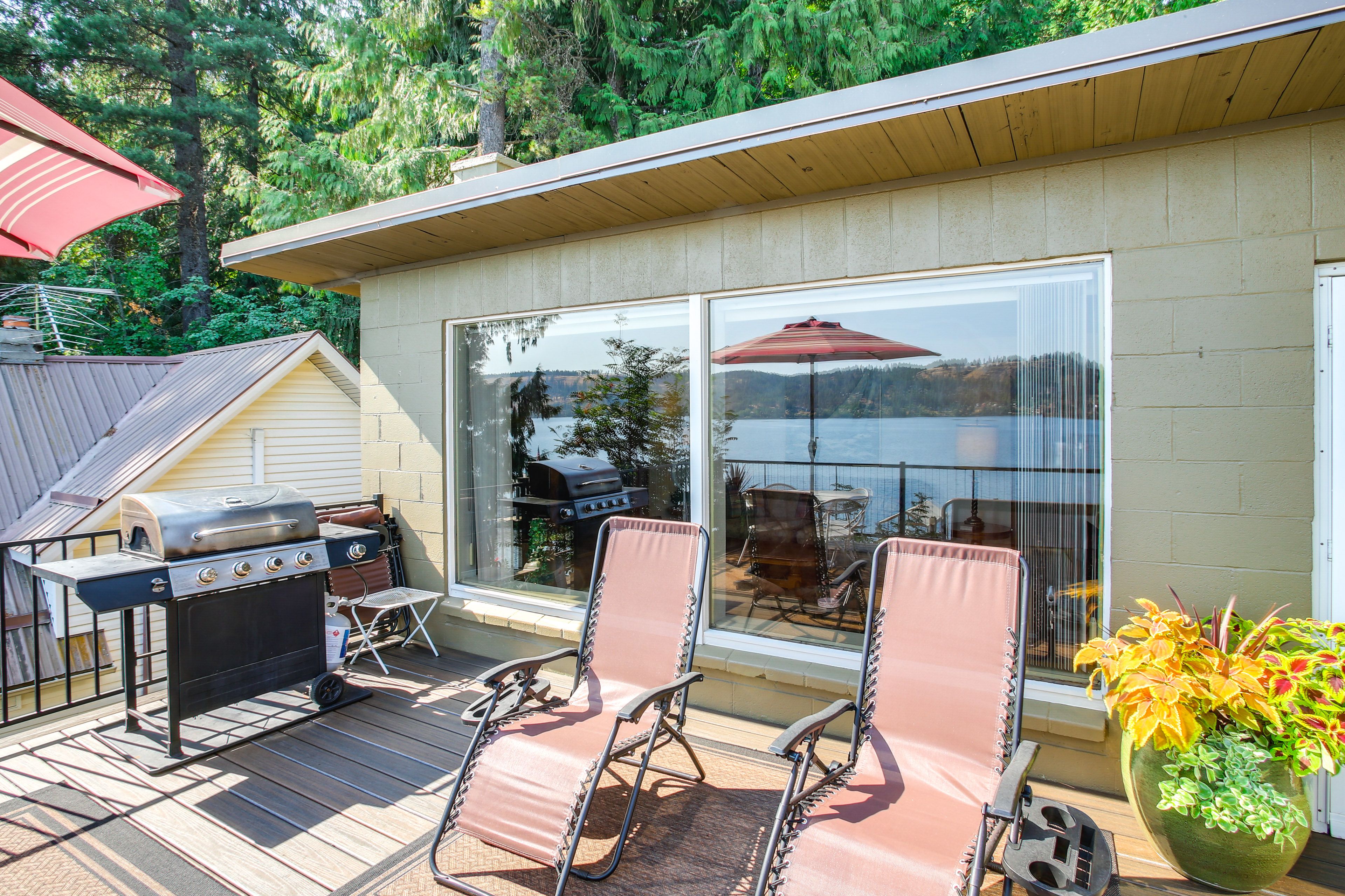 Private Deck | Gas Grill | Lake Views