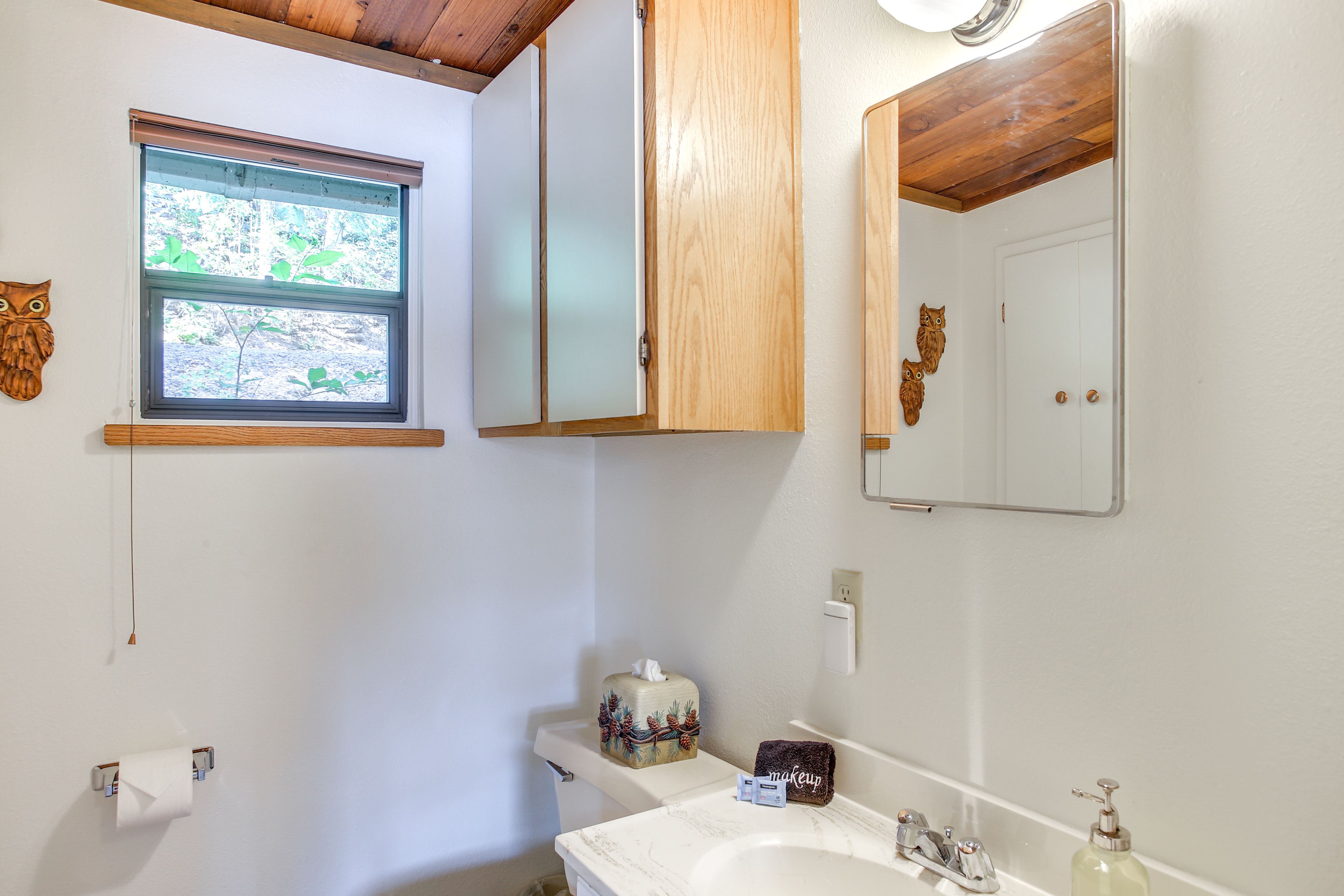 Half Bathroom | 1st Floor
