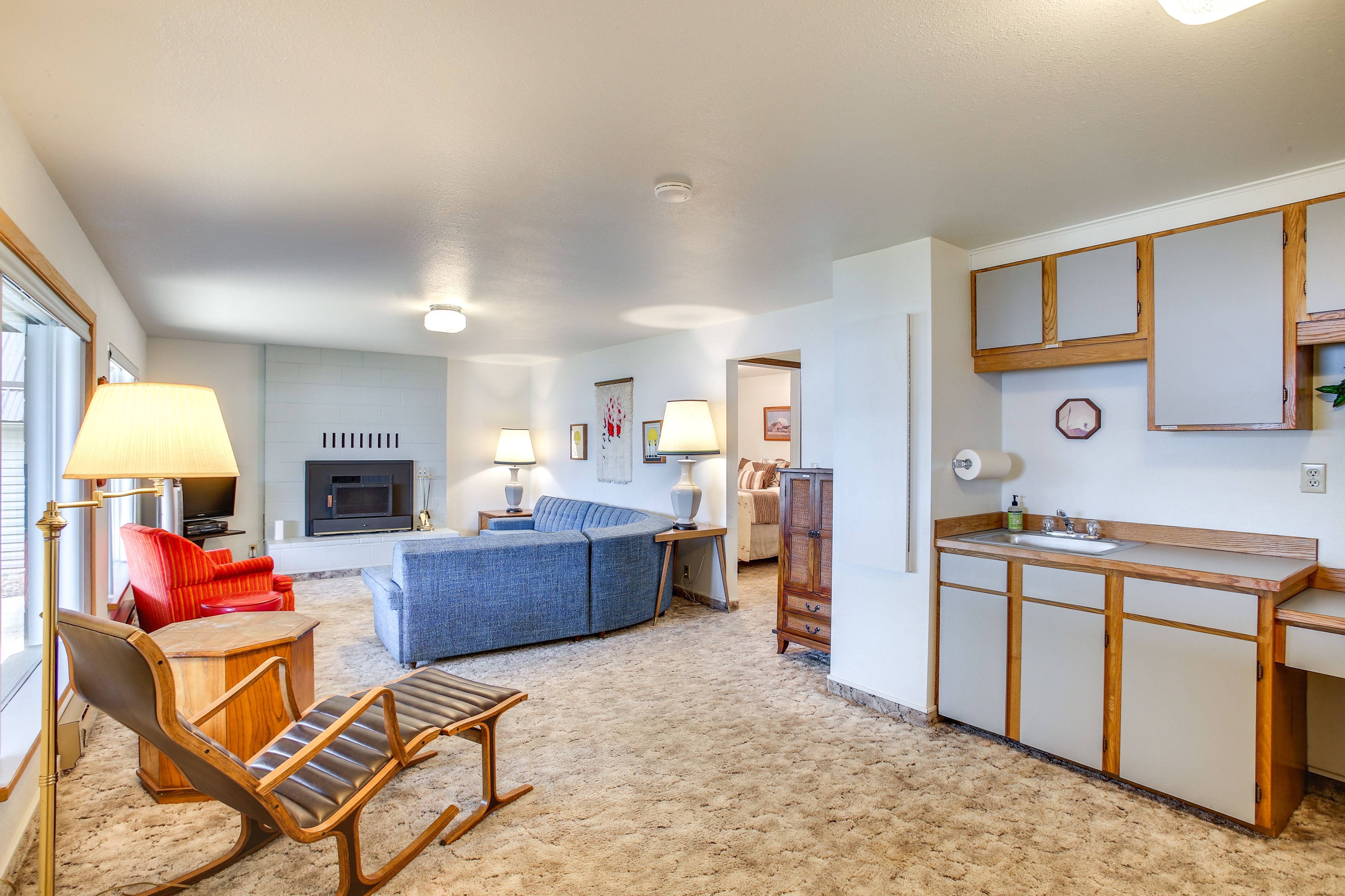 Basement Living Room | Smart TV | Fireplace